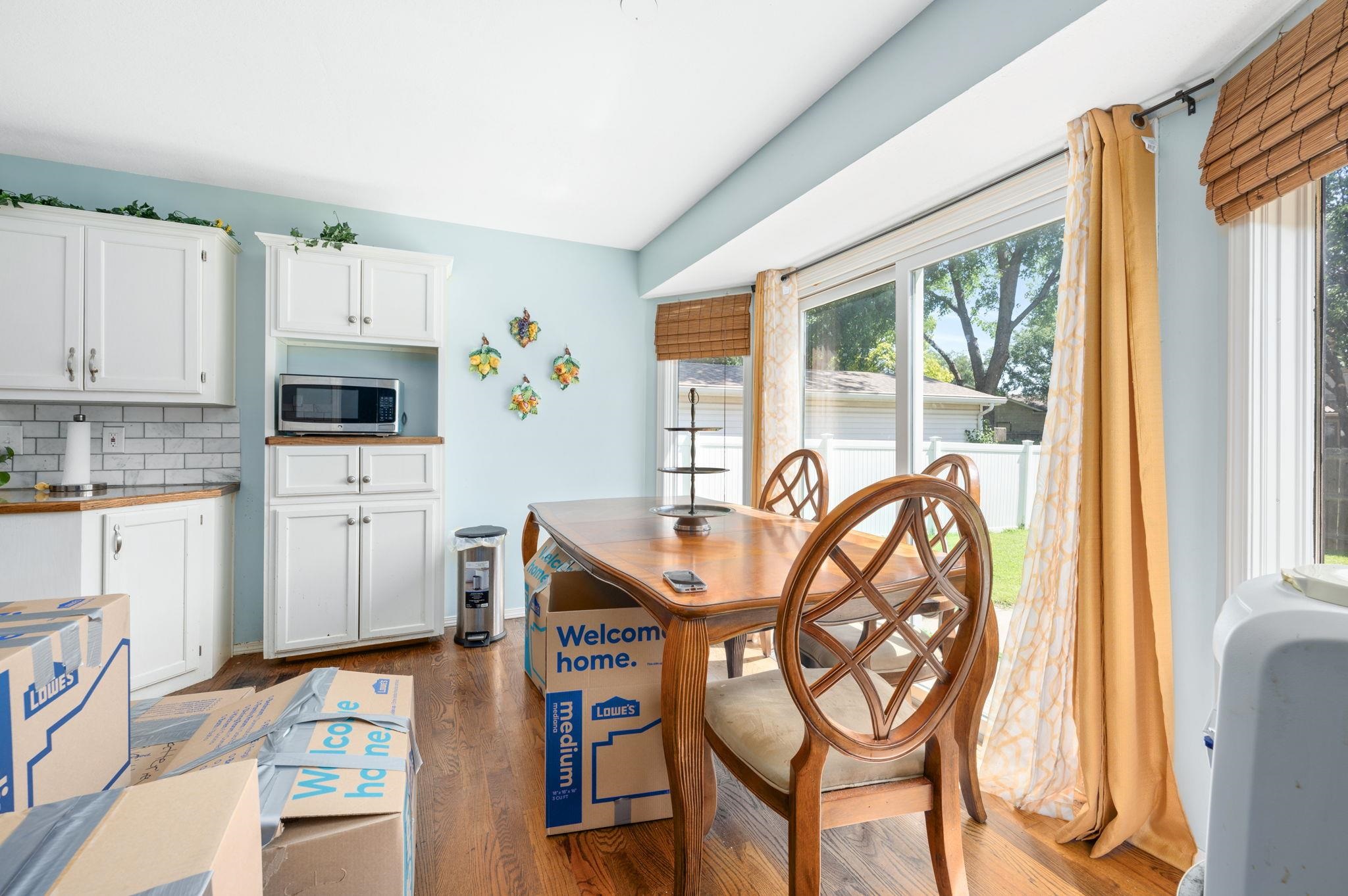 Wichita, Kansas 67212, United States, 4 Bedrooms Bedrooms, ,3 BathroomsBathrooms,Residential,Pending,53471