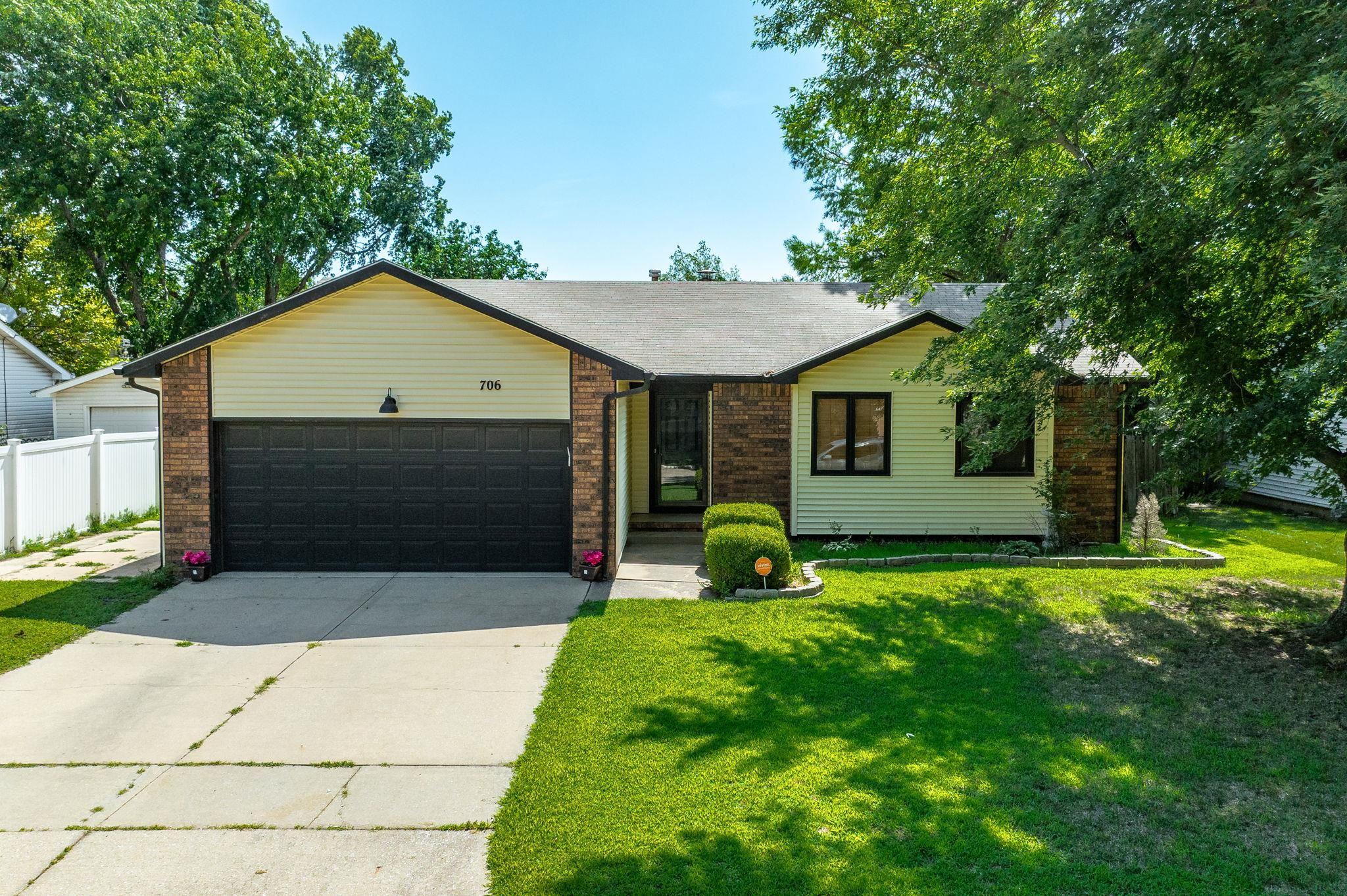 Wichita, Kansas 67212, United States, 4 Bedrooms Bedrooms, ,3 BathroomsBathrooms,Residential,Pending,53471