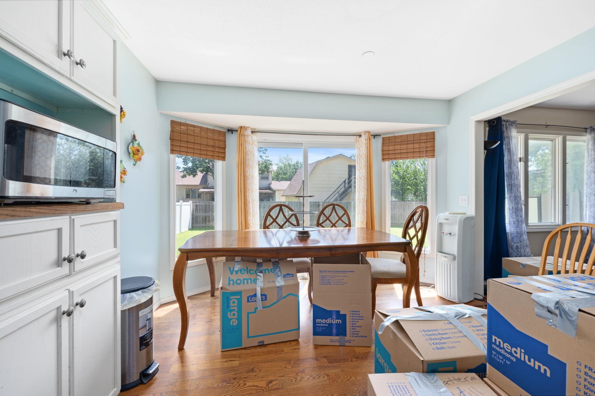 Wichita, Kansas 67212, United States, 4 Bedrooms Bedrooms, ,3 BathroomsBathrooms,Residential,Pending,53471