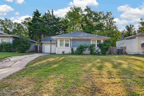 Homes For Sale - 850 N Chautauqua Ave<br/> Sedgwick County, Wichita, KS 67214