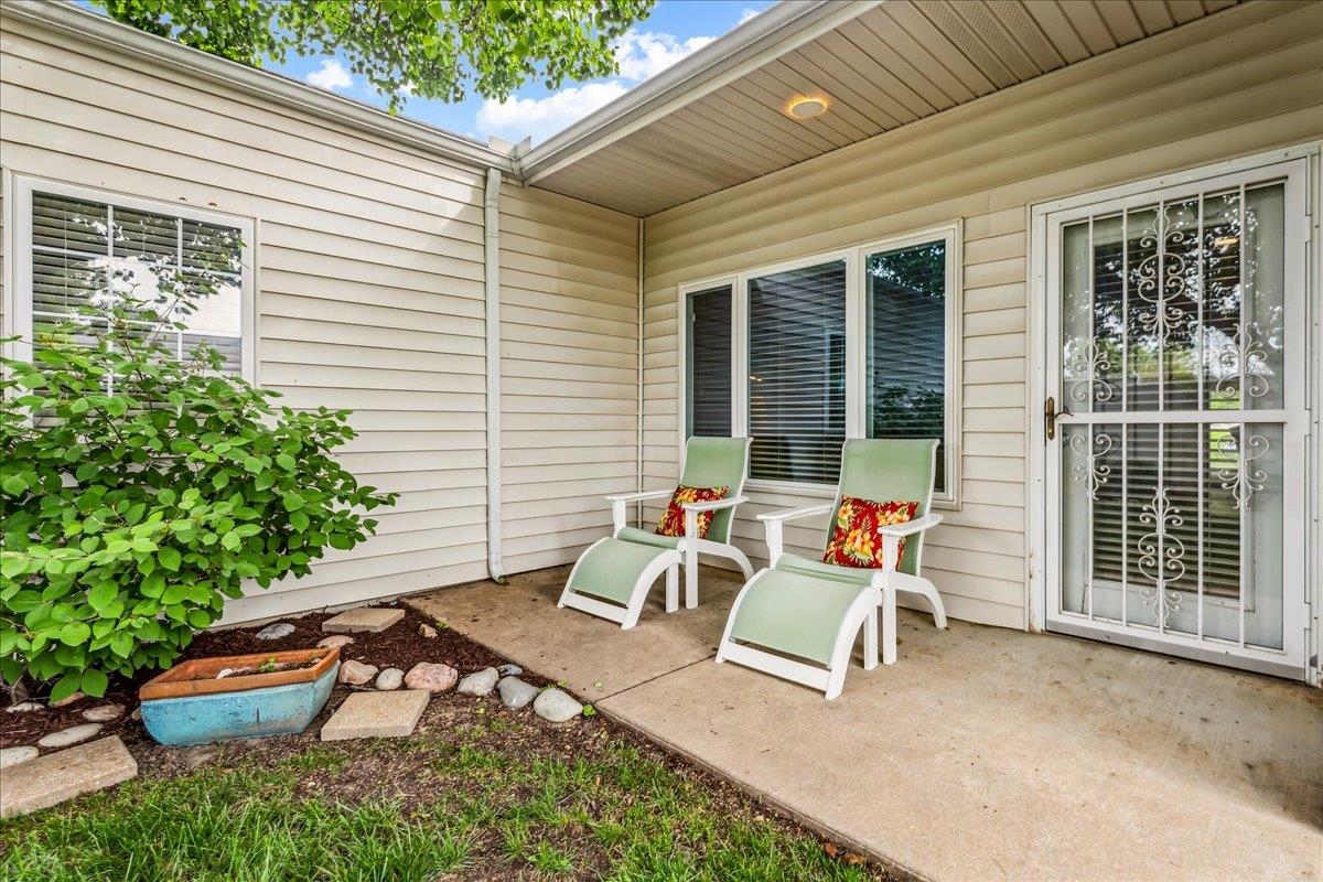 822 N Glenmoor Dr, Wichita, Kansas image 3