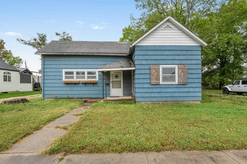 Homes For Sale - 227 E Main St<br/> Augusta, KS 67010