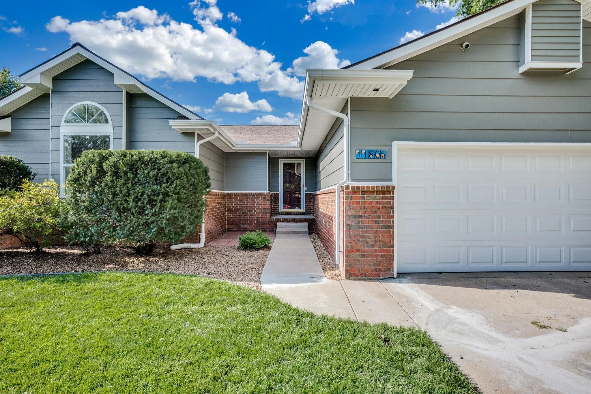 Wichita, Kansas 67212, United States, 4 Bedrooms Bedrooms, ,3 BathroomsBathrooms,Residential,Pending,192371