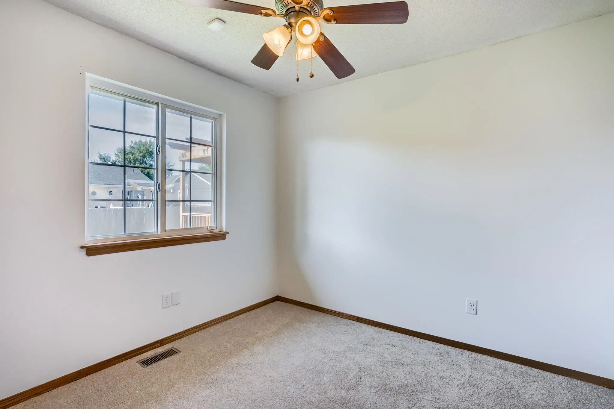 Wichita, Kansas 67212, United States, 4 Bedrooms Bedrooms, ,3 BathroomsBathrooms,Residential,Pending,192371