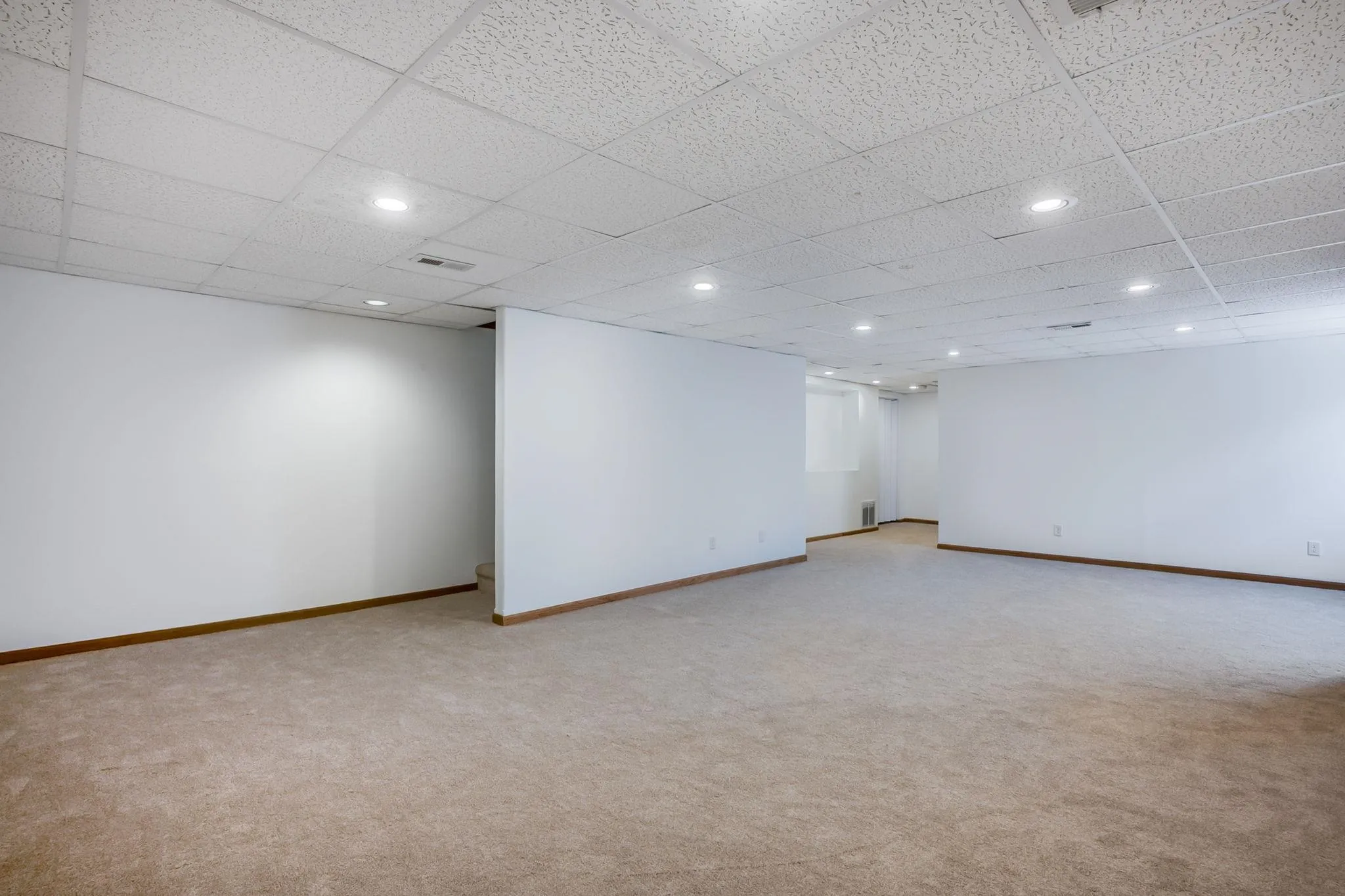 Wichita, Kansas 67212, United States, 4 Bedrooms Bedrooms, ,3 BathroomsBathrooms,Residential,Pending,192371