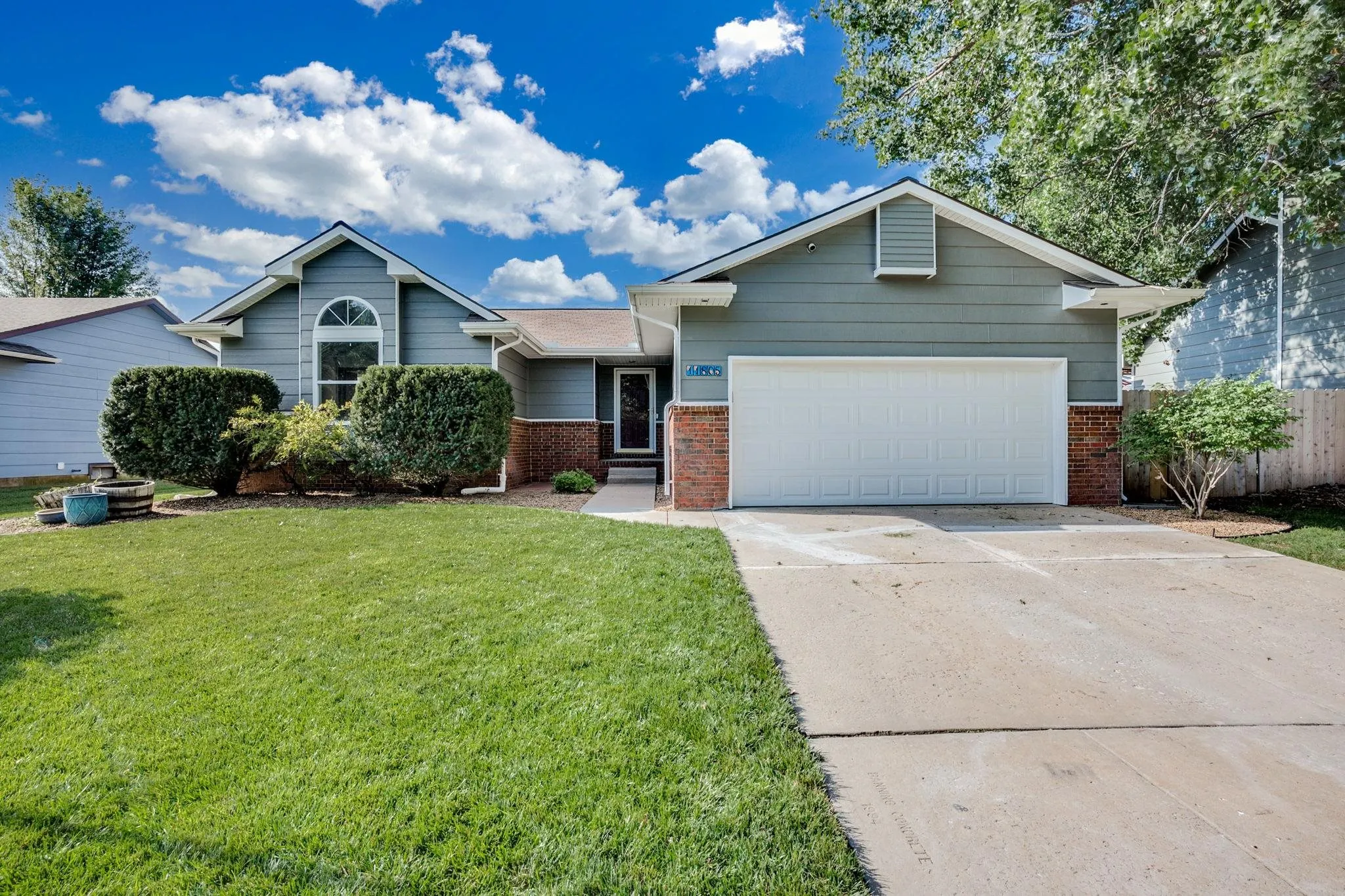 Wichita, Kansas 67212, United States, 4 Bedrooms Bedrooms, ,3 BathroomsBathrooms,Residential,Pending,192371