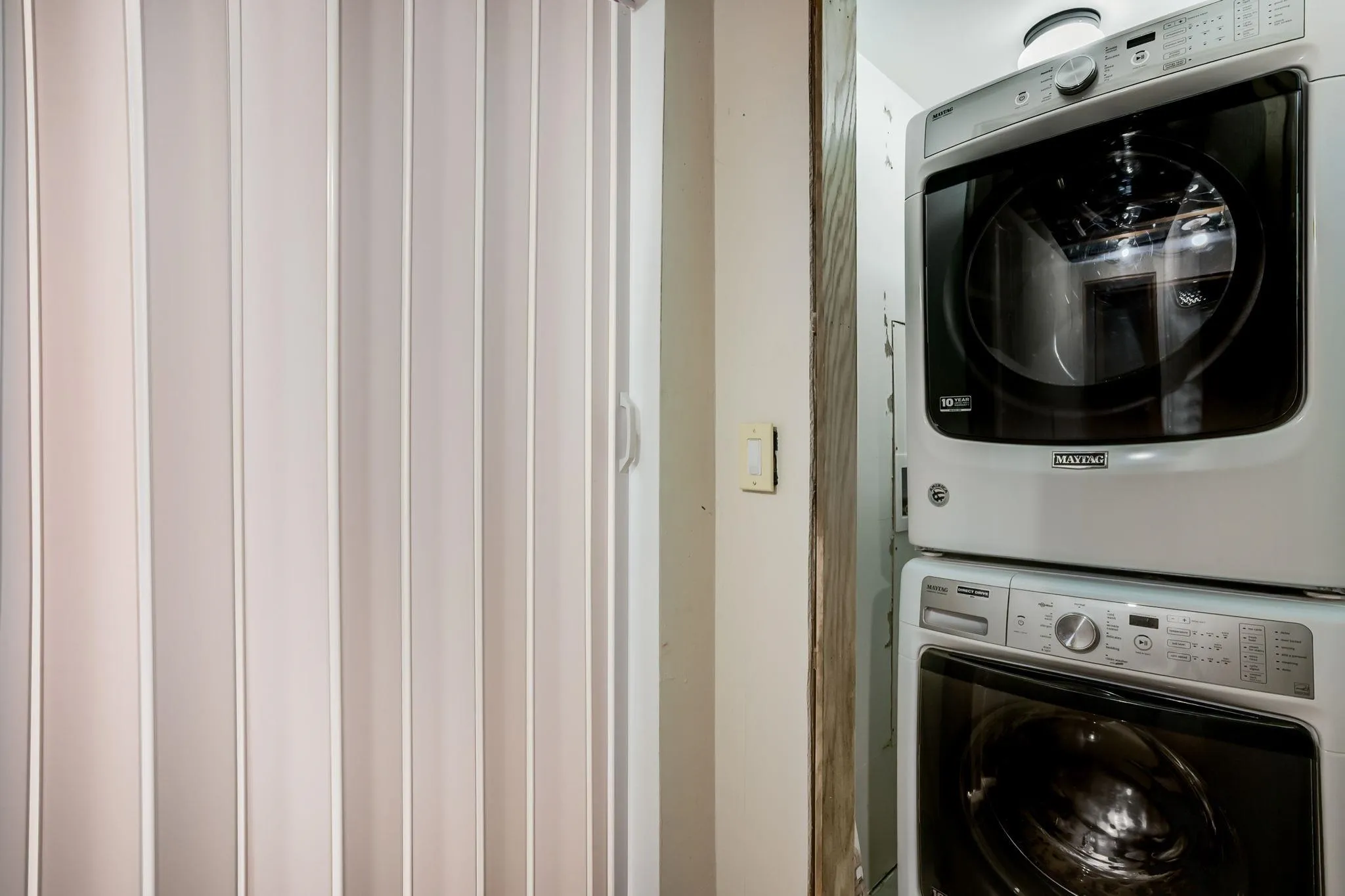 Wichita, Kansas 67212, United States, 4 Bedrooms Bedrooms, ,3 BathroomsBathrooms,Residential,Pending,192371