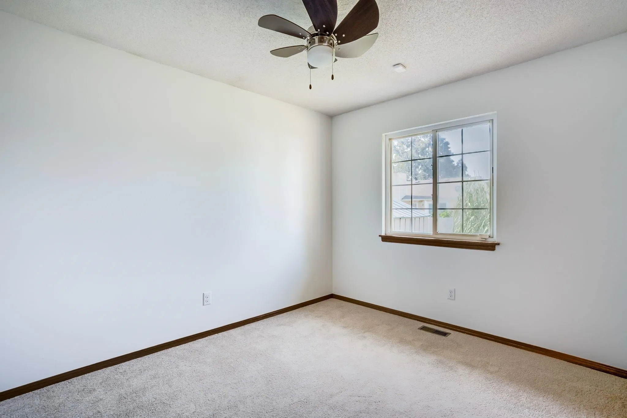 Wichita, Kansas 67212, United States, 4 Bedrooms Bedrooms, ,3 BathroomsBathrooms,Residential,Pending,192371