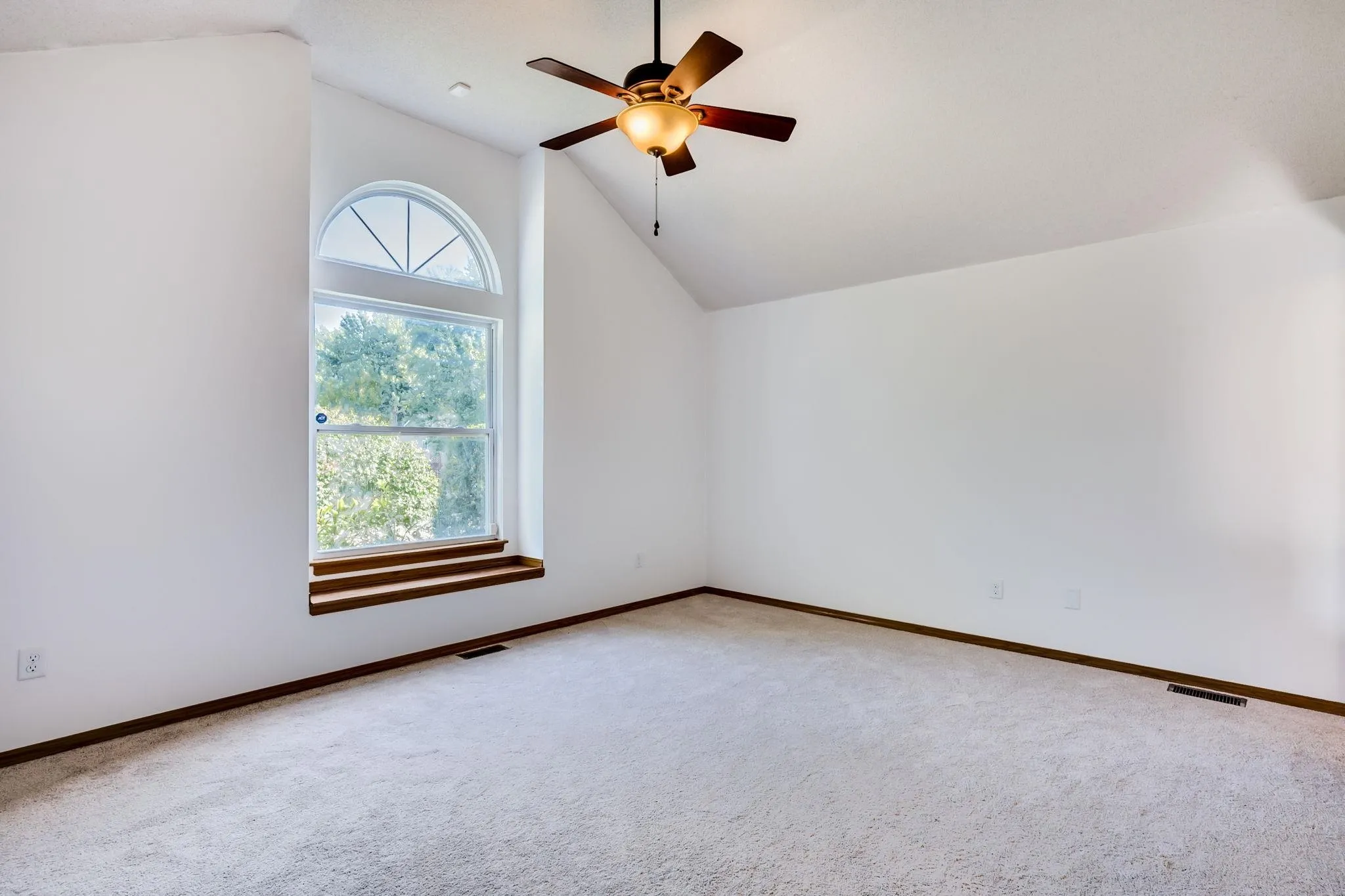 Wichita, Kansas 67212, United States, 4 Bedrooms Bedrooms, ,3 BathroomsBathrooms,Residential,Pending,192371