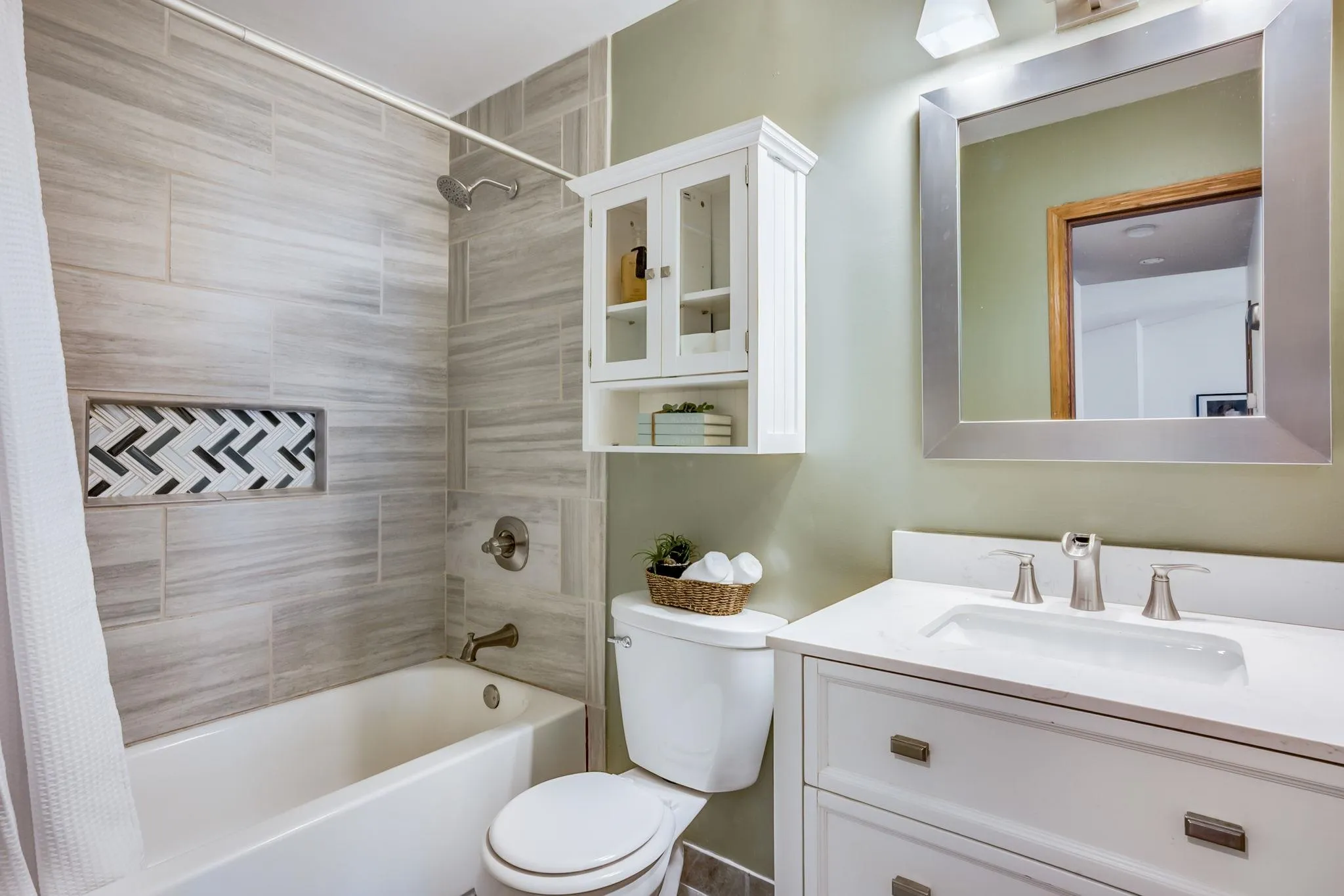 Wichita, Kansas 67212, United States, 4 Bedrooms Bedrooms, ,3 BathroomsBathrooms,Residential,Pending,192371