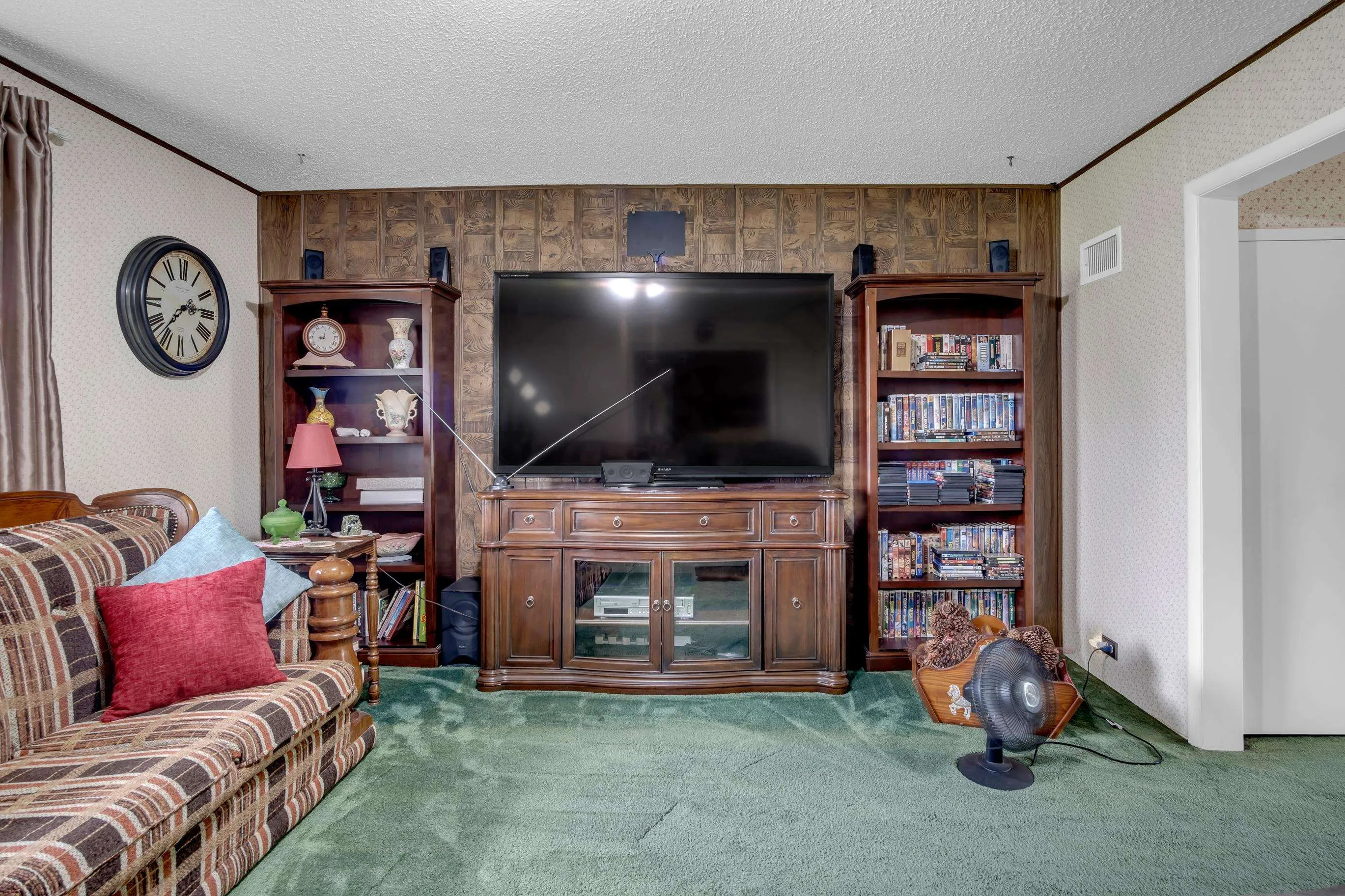 Newton, Kansas 67114, United States, 4 Bedrooms Bedrooms, ,2 BathroomsBathrooms,Residential,Pending,155844