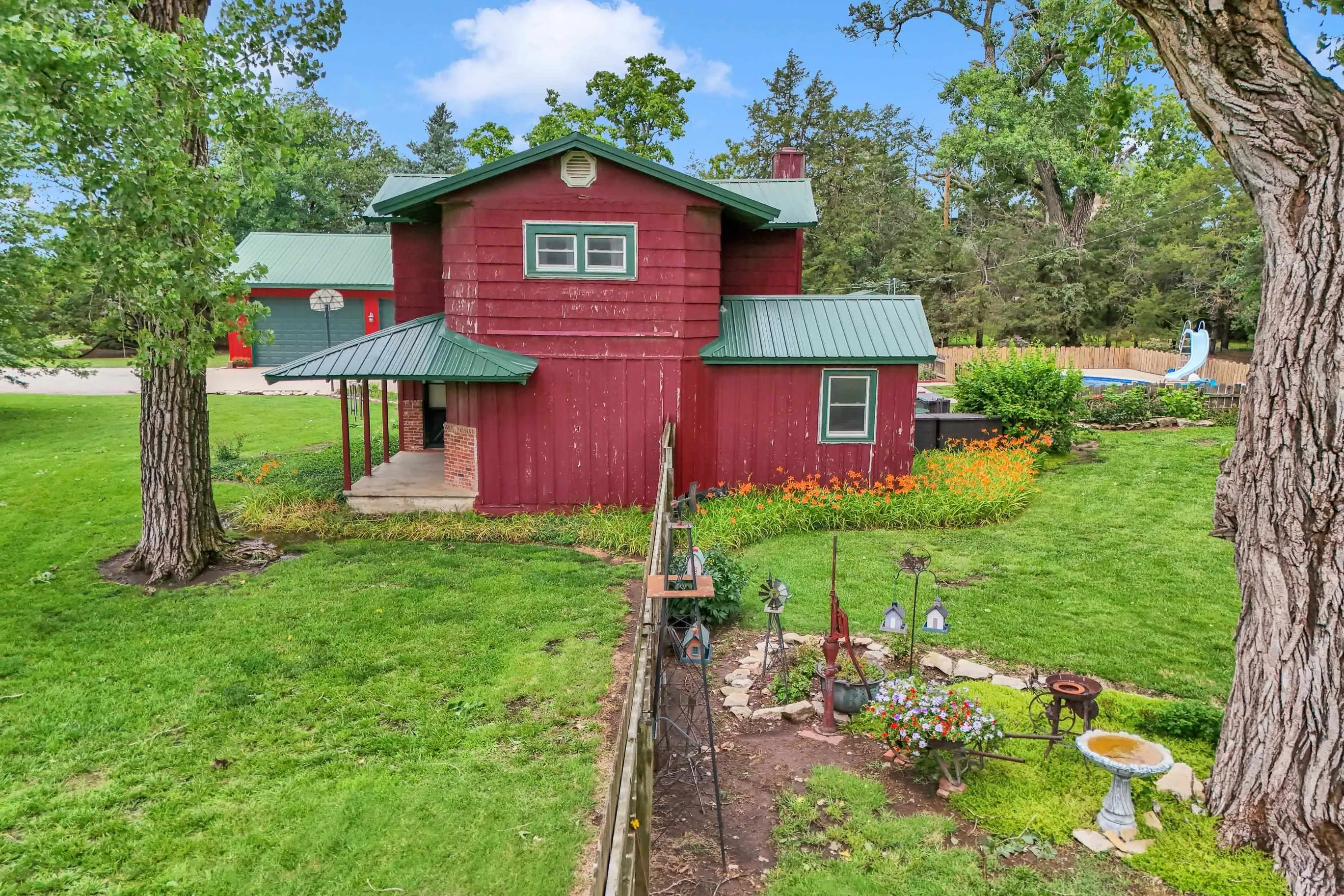 Newton, Kansas 67114, United States, 4 Bedrooms Bedrooms, ,2 BathroomsBathrooms,Residential,Pending,155844