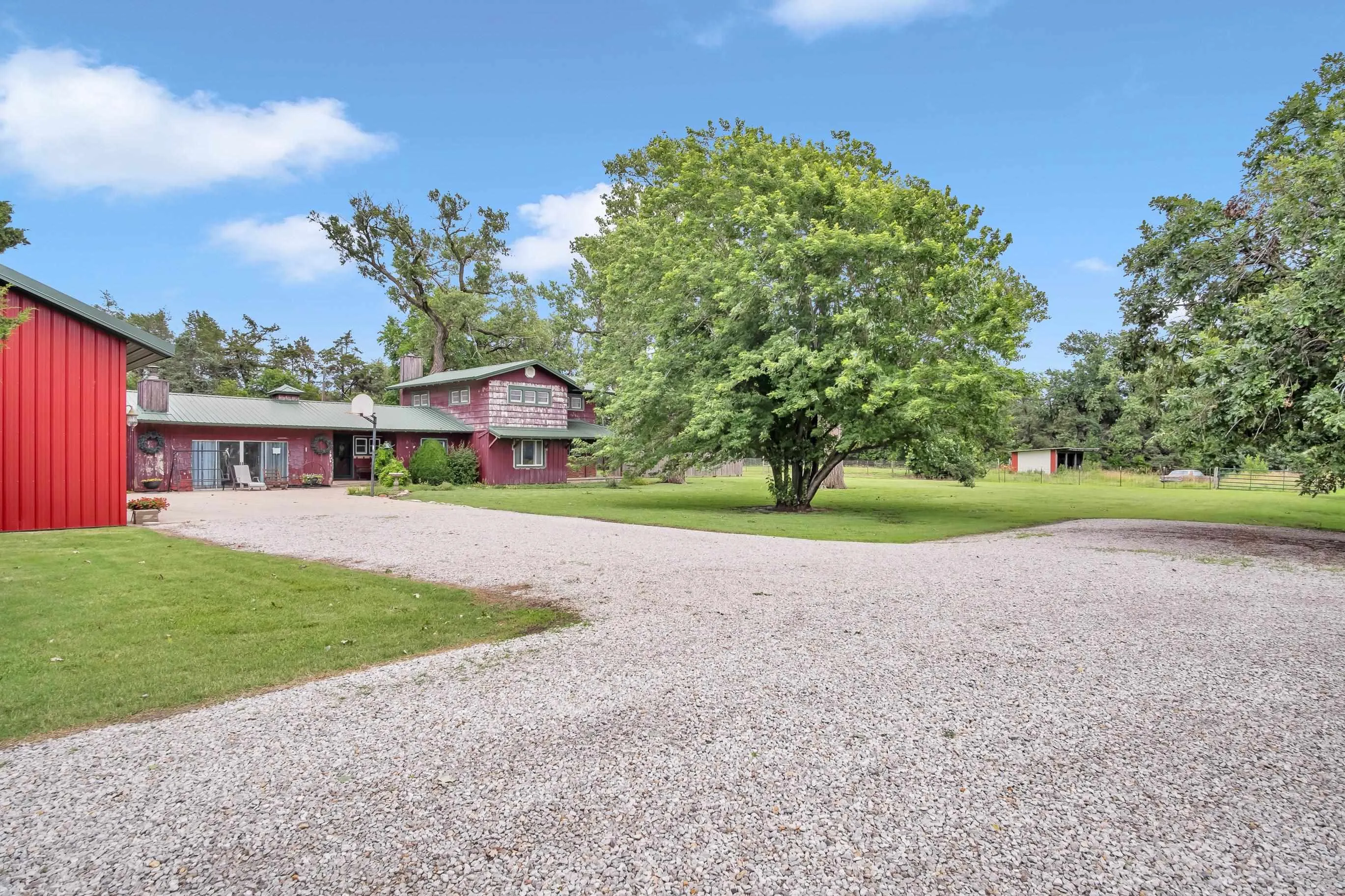 Newton, Kansas 67114, United States, 4 Bedrooms Bedrooms, ,2 BathroomsBathrooms,Residential,Pending,155844