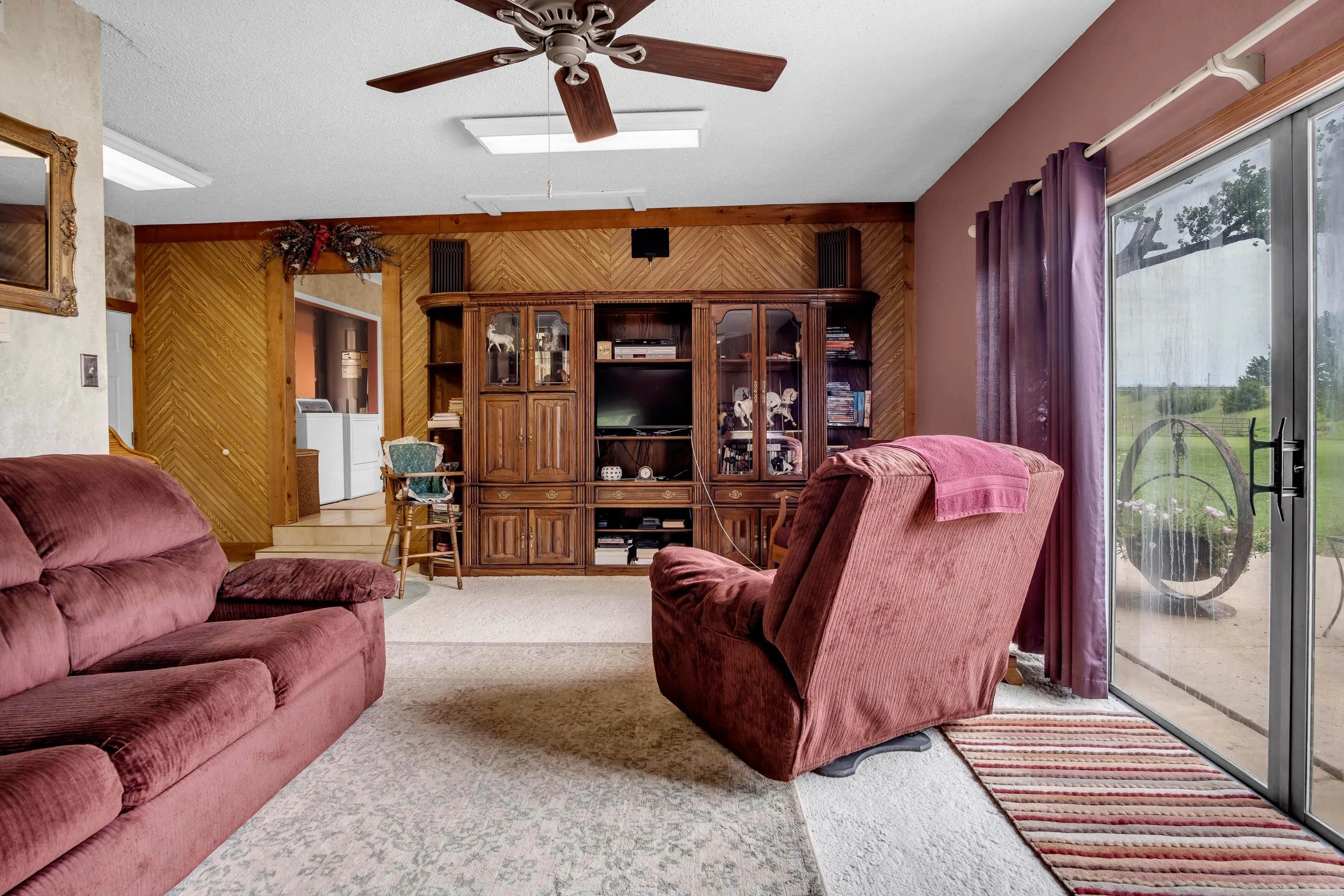 Newton, Kansas 67114, United States, 4 Bedrooms Bedrooms, ,2 BathroomsBathrooms,Residential,Pending,155844