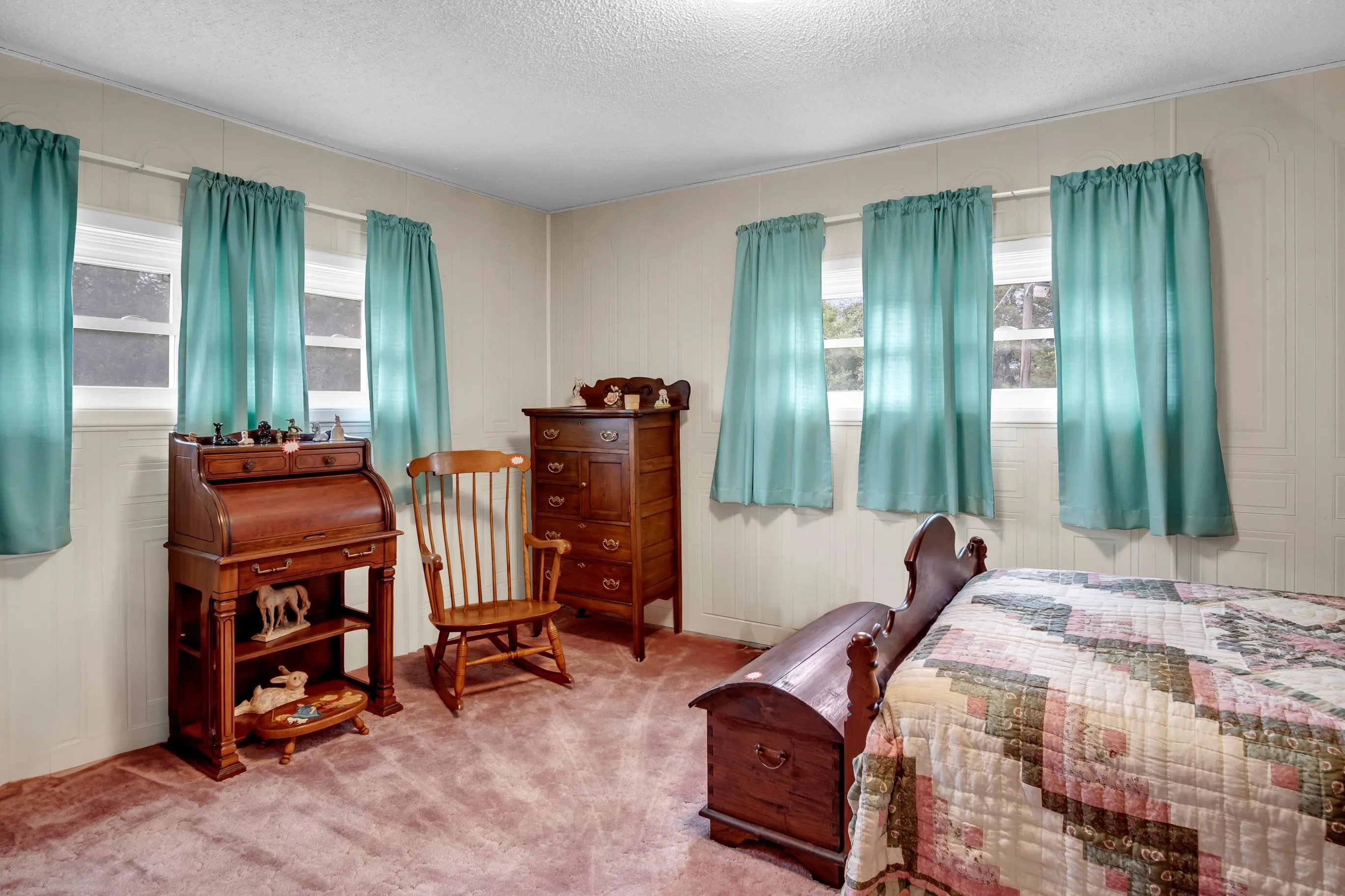 Newton, Kansas 67114, United States, 4 Bedrooms Bedrooms, ,2 BathroomsBathrooms,Residential,Pending,155844