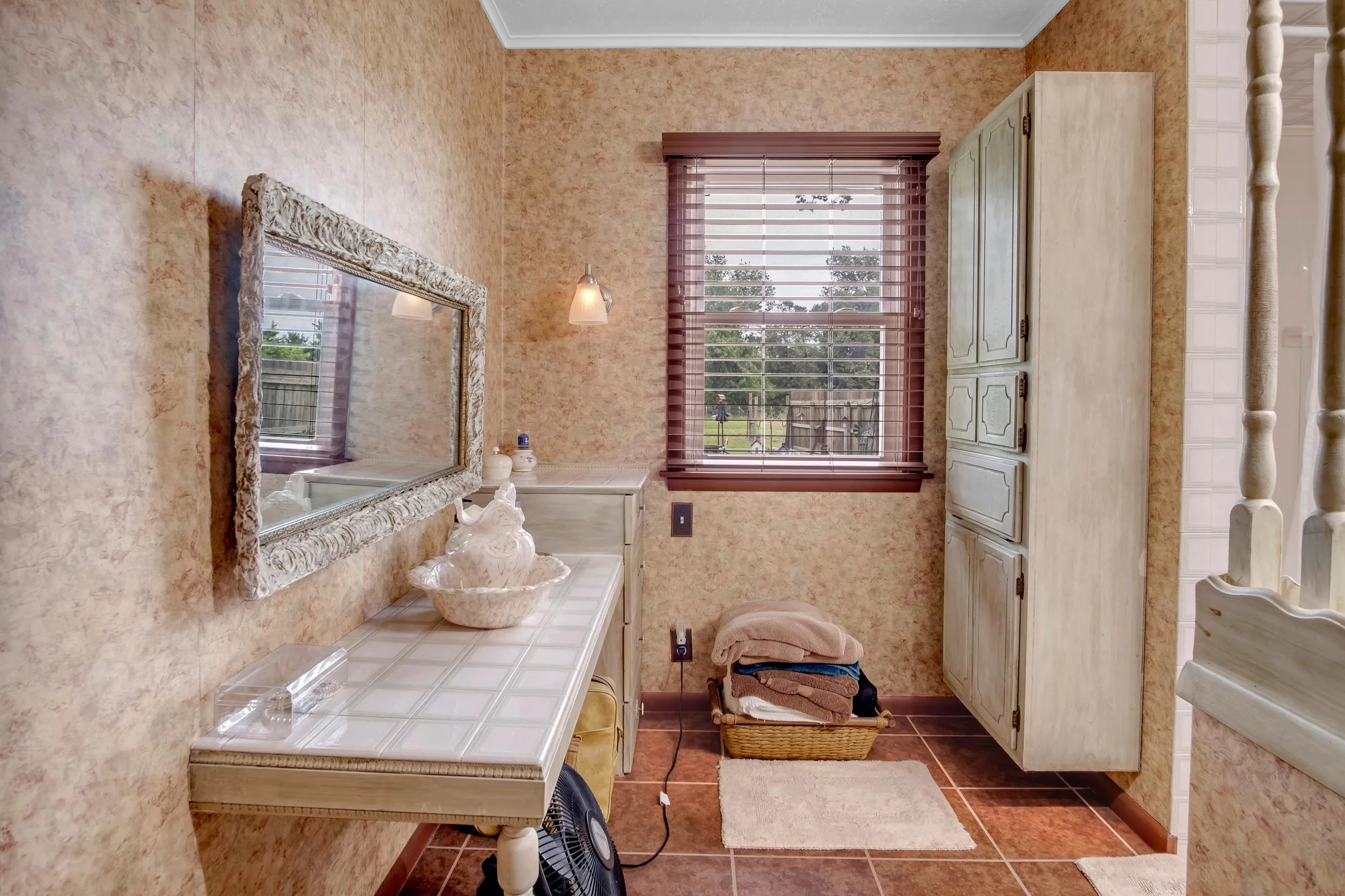 Newton, Kansas 67114, United States, 4 Bedrooms Bedrooms, ,2 BathroomsBathrooms,Residential,Pending,155844