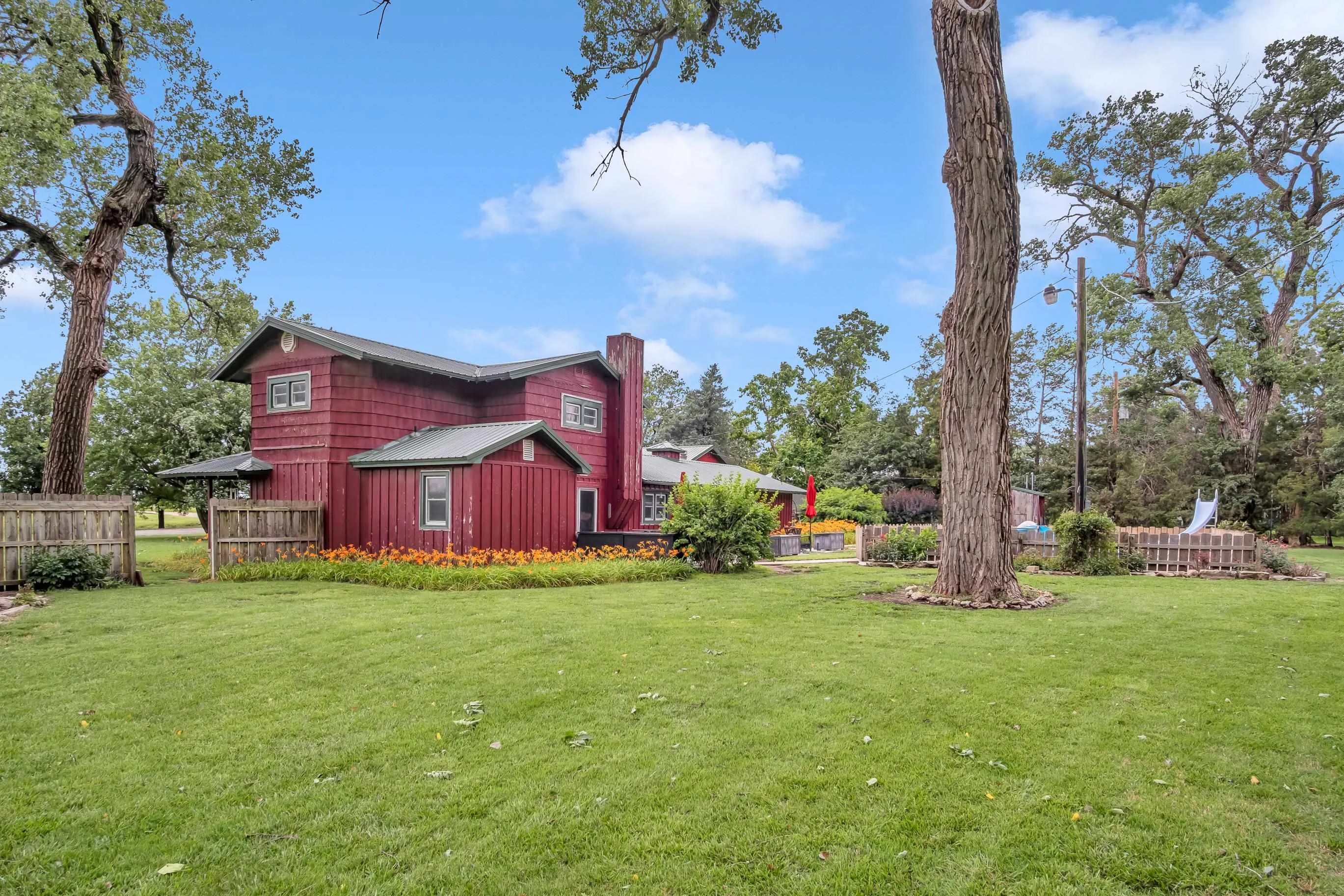 Newton, Kansas 67114, United States, 4 Bedrooms Bedrooms, ,2 BathroomsBathrooms,Residential,Pending,155844