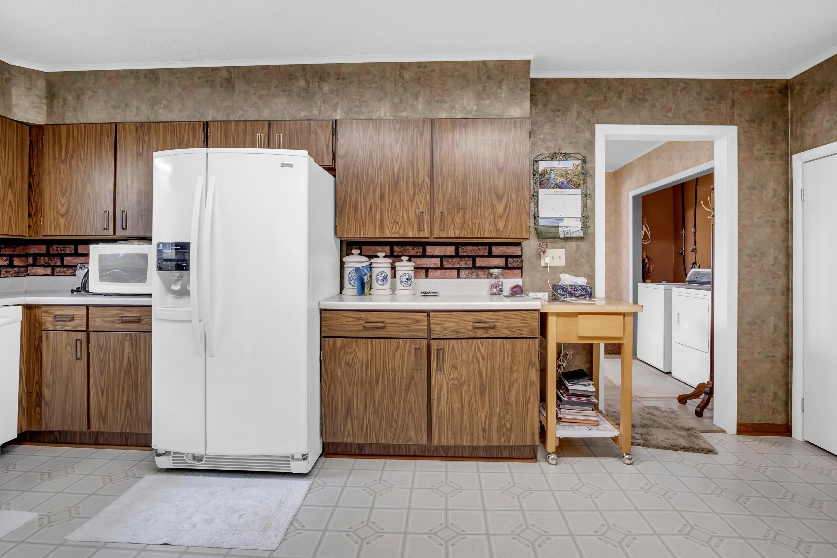 Newton, Kansas 67114, United States, 4 Bedrooms Bedrooms, ,2 BathroomsBathrooms,Residential,Pending,155844