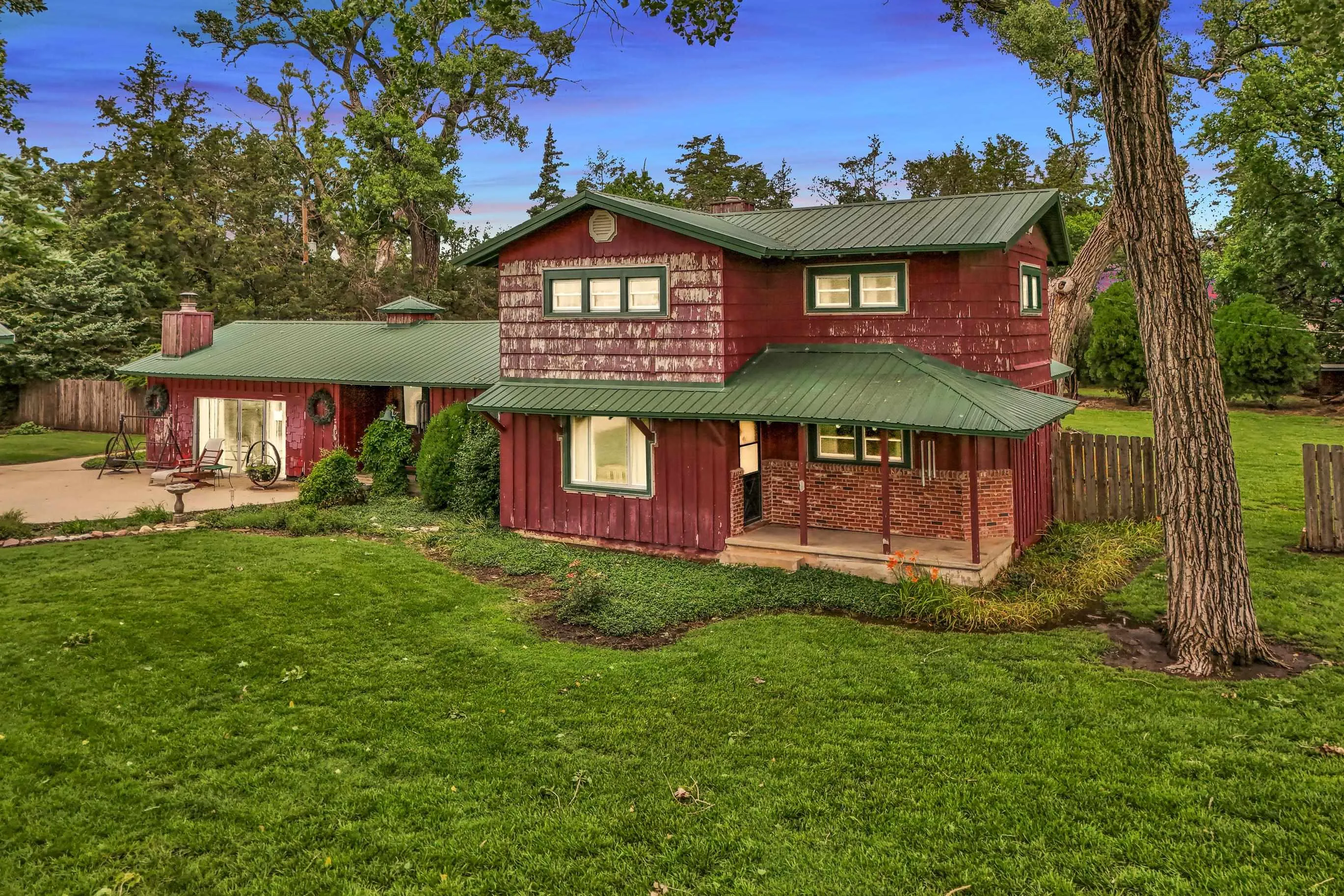 Newton, Kansas 67114, United States, 4 Bedrooms Bedrooms, ,2 BathroomsBathrooms,Residential,Pending,155844