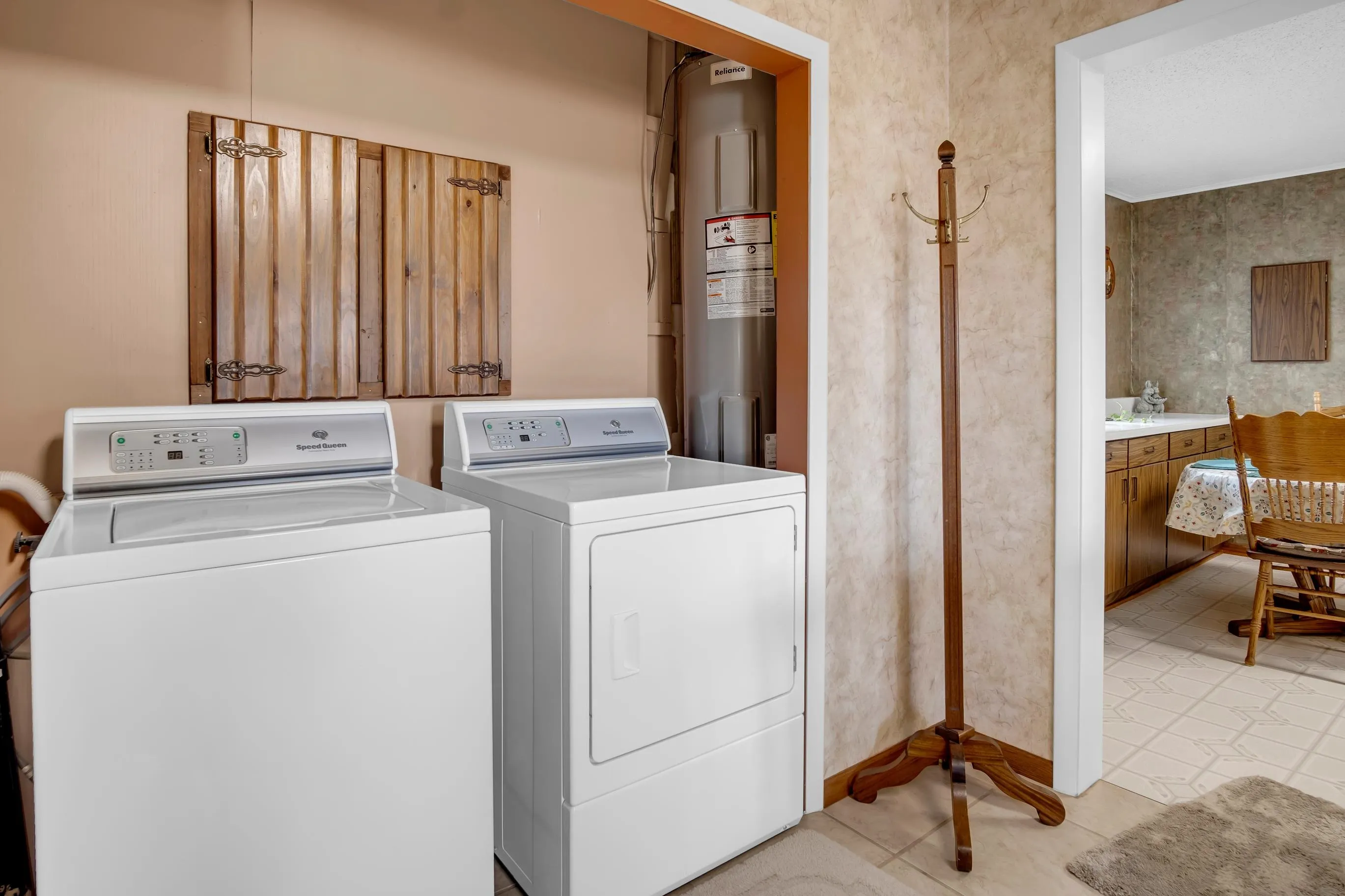 Newton, Kansas 67114, United States, 4 Bedrooms Bedrooms, ,2 BathroomsBathrooms,Residential,Pending,155844