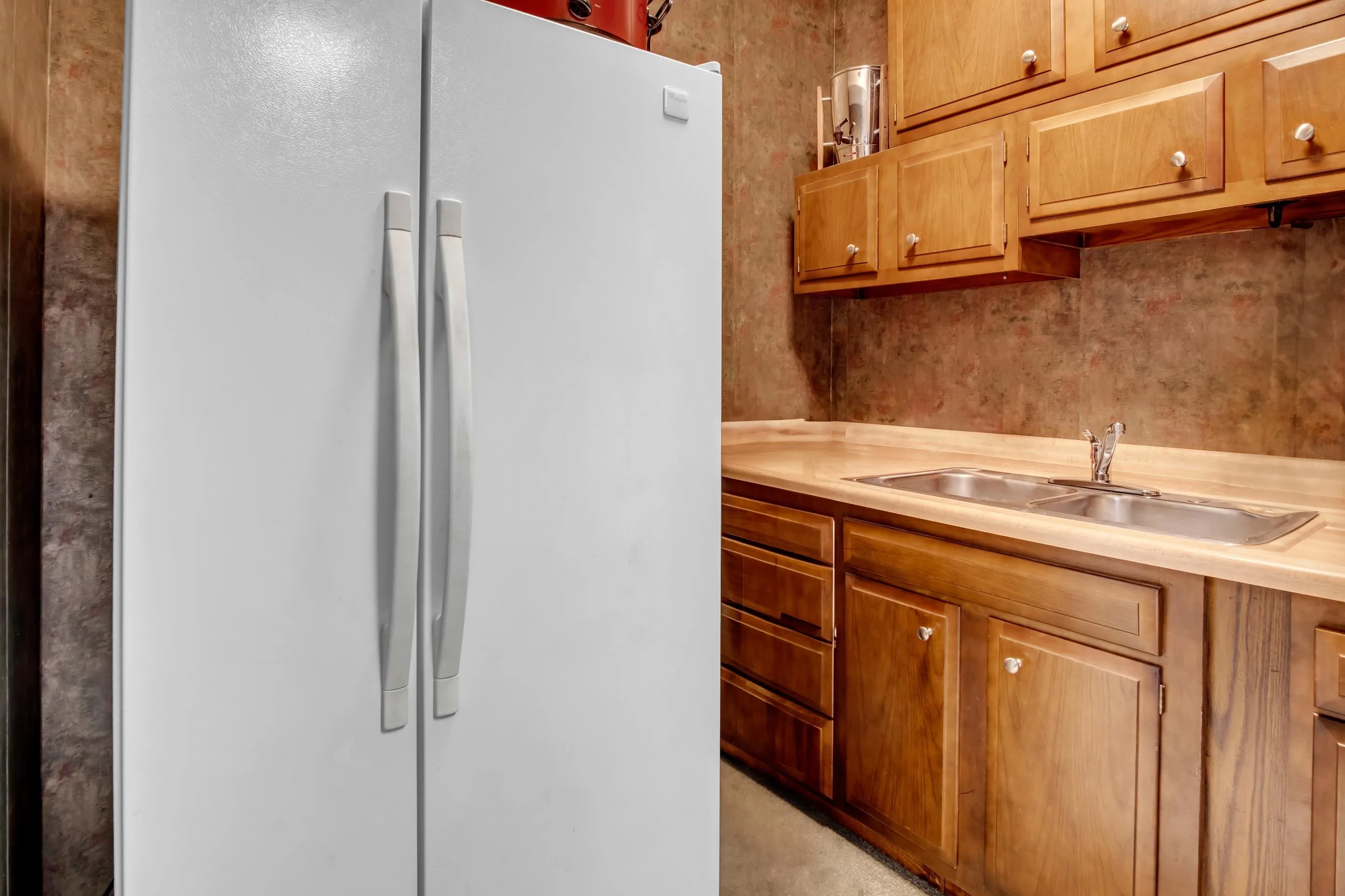 Newton, Kansas 67114, United States, 4 Bedrooms Bedrooms, ,2 BathroomsBathrooms,Residential,Pending,155844