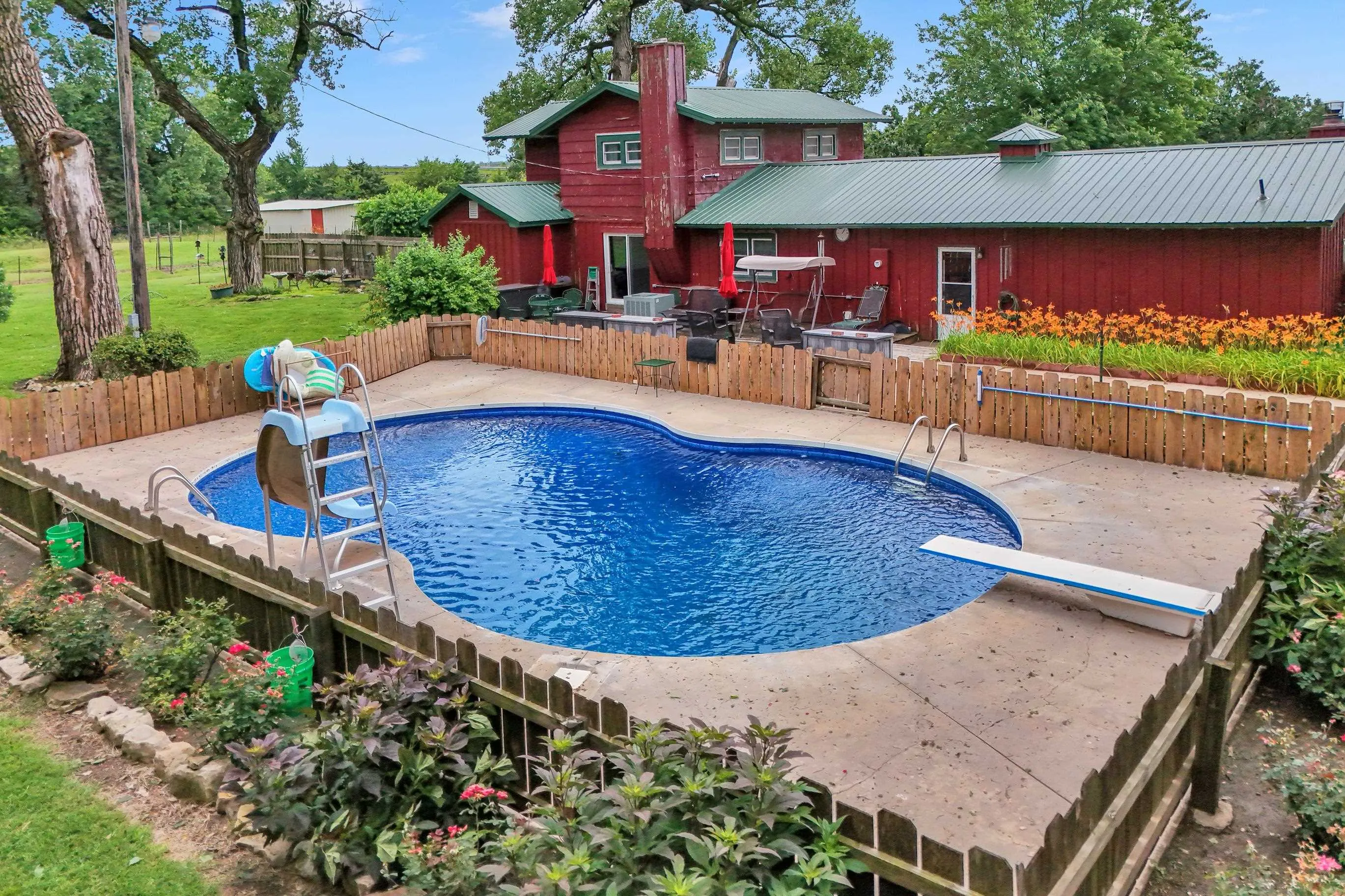 Newton, Kansas 67114, United States, 4 Bedrooms Bedrooms, ,2 BathroomsBathrooms,Residential,Pending,155844