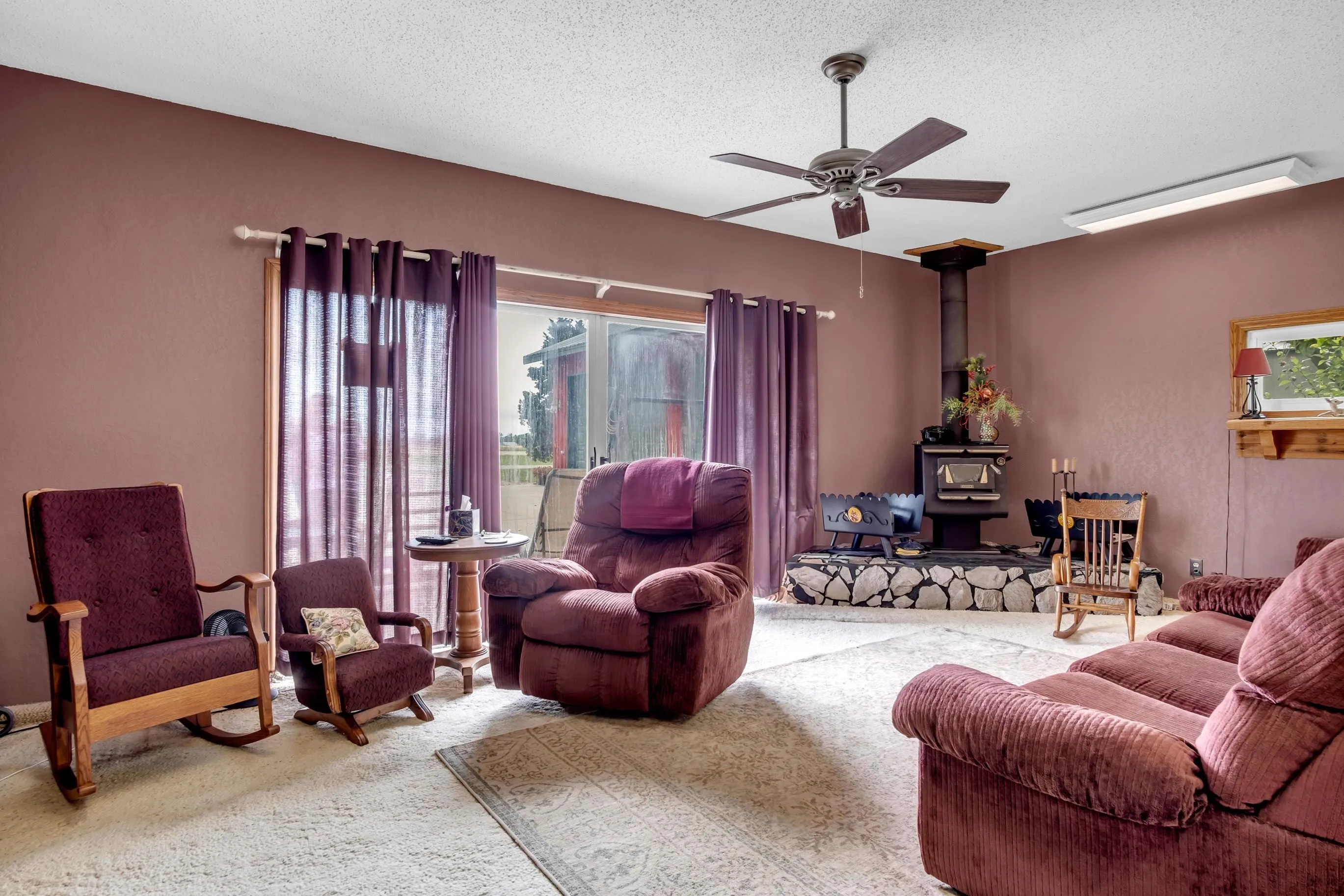 Newton, Kansas 67114, United States, 4 Bedrooms Bedrooms, ,2 BathroomsBathrooms,Residential,Pending,155844