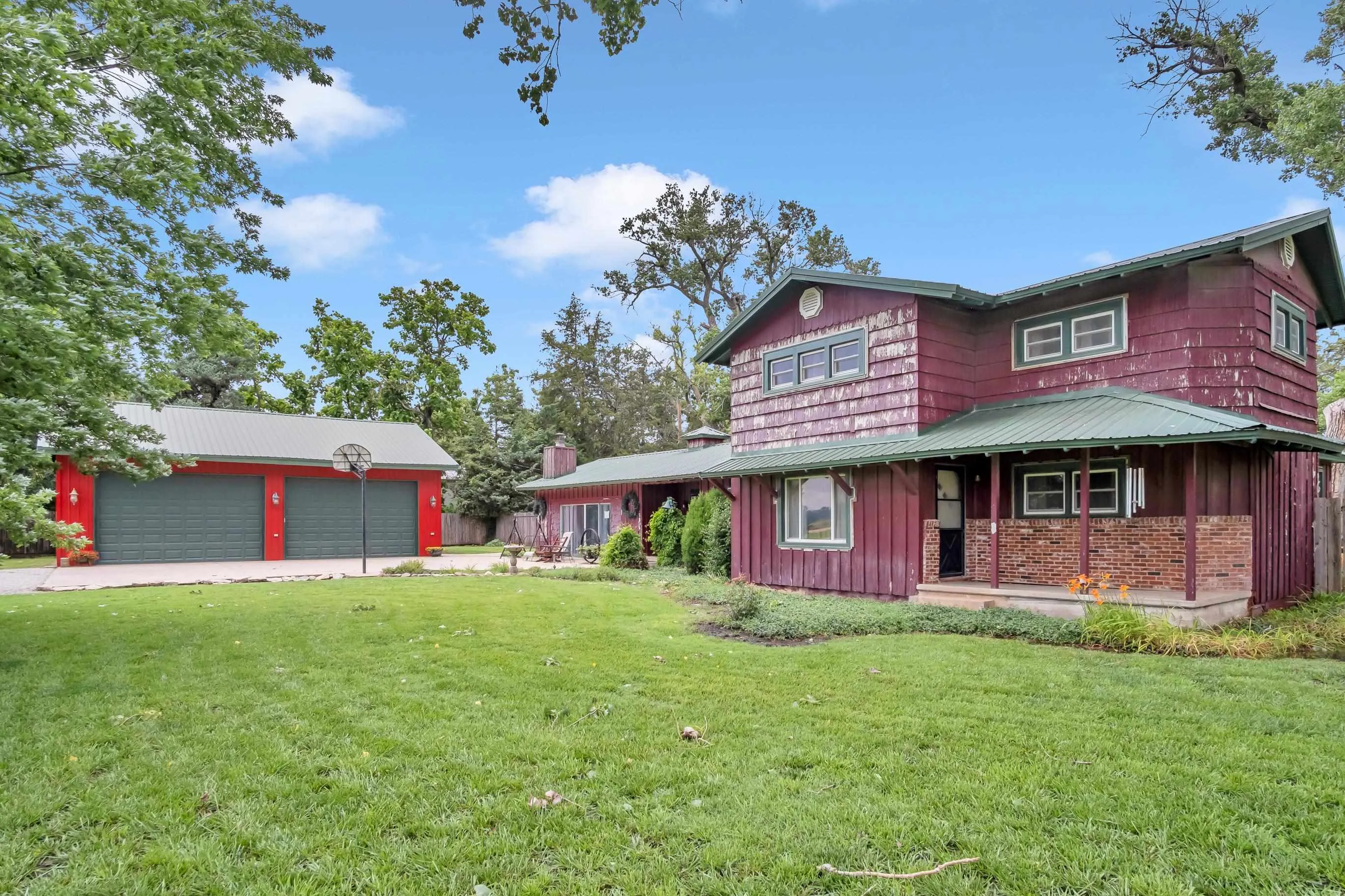 Newton, Kansas 67114, United States, 4 Bedrooms Bedrooms, ,2 BathroomsBathrooms,Residential,Pending,155844