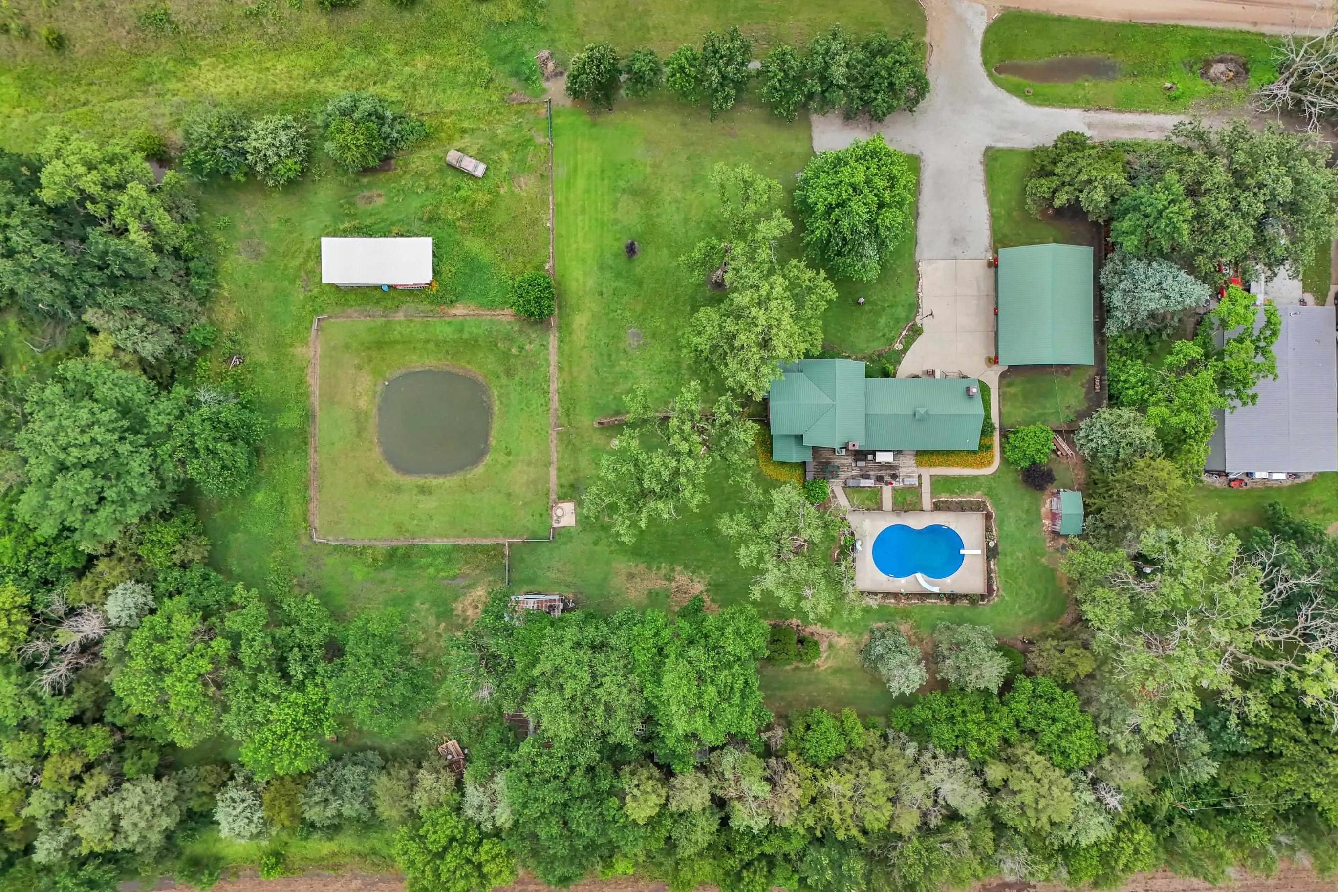 Newton, Kansas 67114, United States, 4 Bedrooms Bedrooms, ,2 BathroomsBathrooms,Residential,Pending,155844