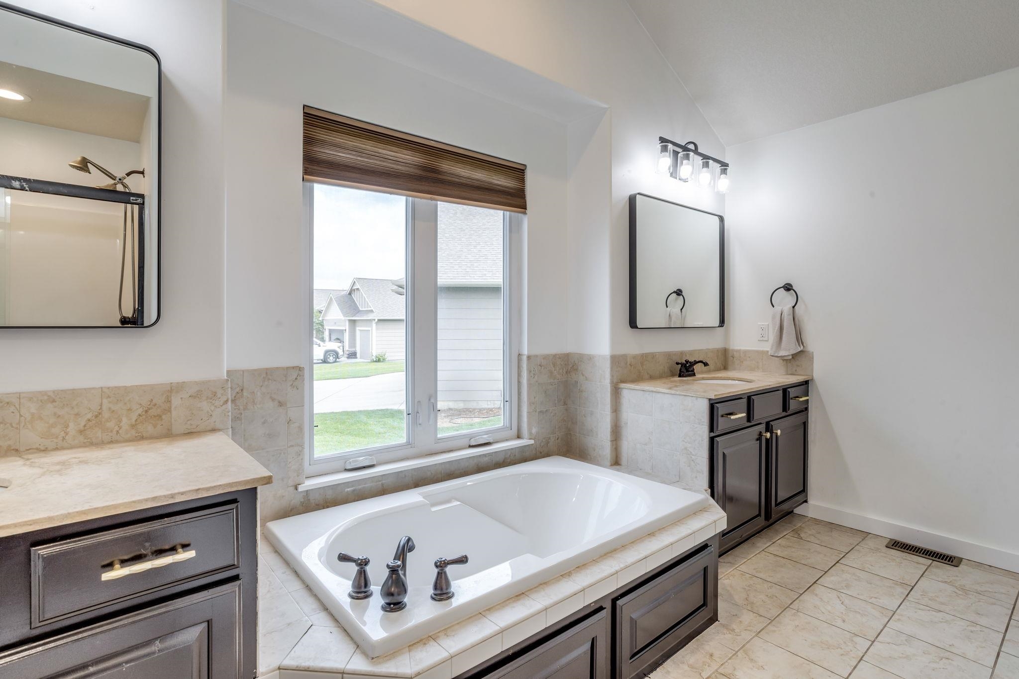 2340 S Mckenzie Ct, Andover, Kansas image 20