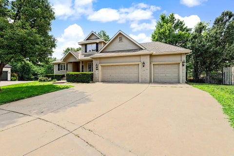 Homes For Sale - 432 N Bridgefield Ct<br/> Wichita, KS 67230