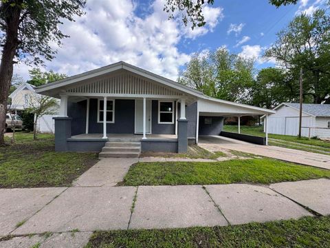Homes For Sale - 210 E Quincy Ave<br/> Cowley County, Arkansas City, KS 67005