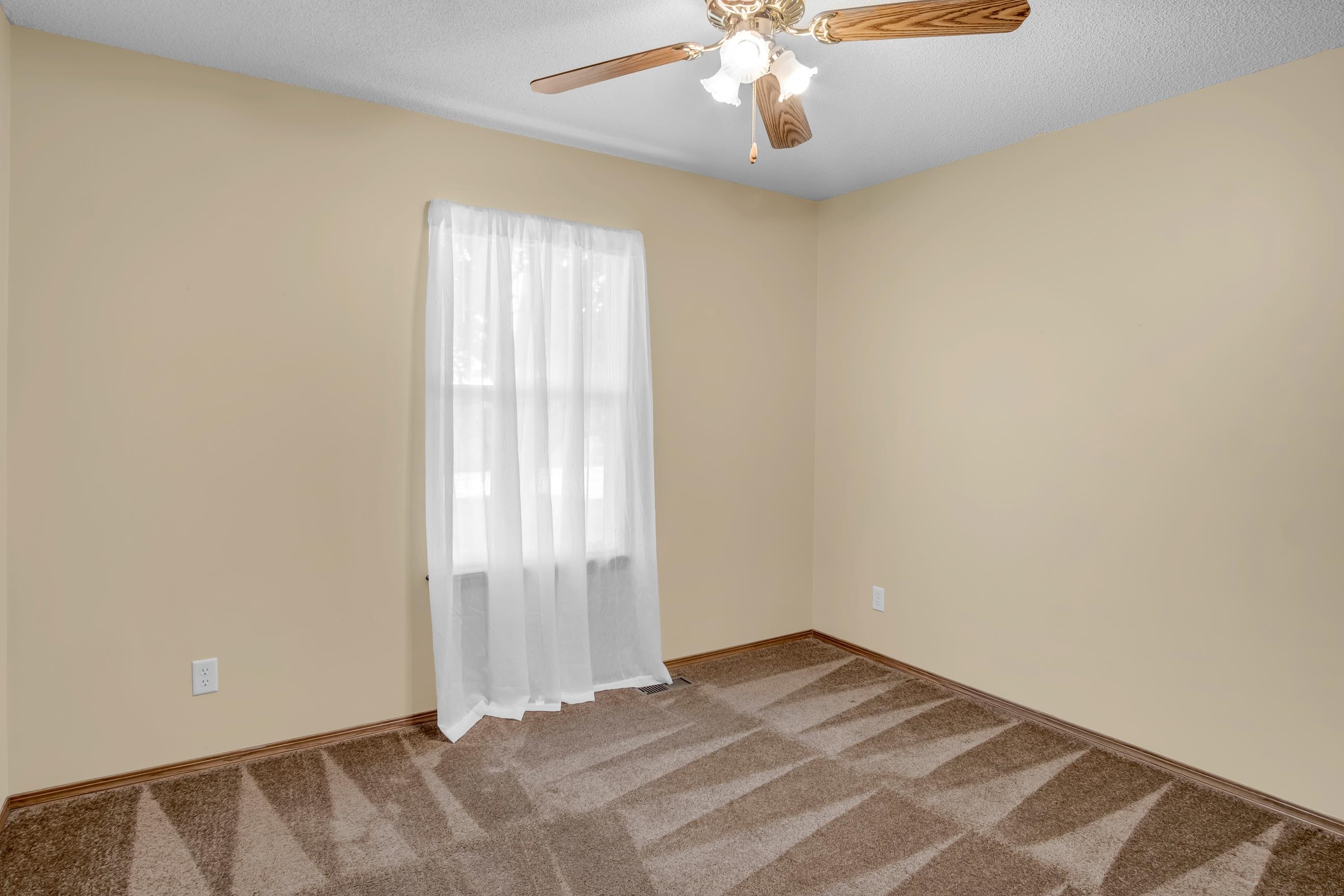 220 Sutton Dr, Newton, Kansas image 22