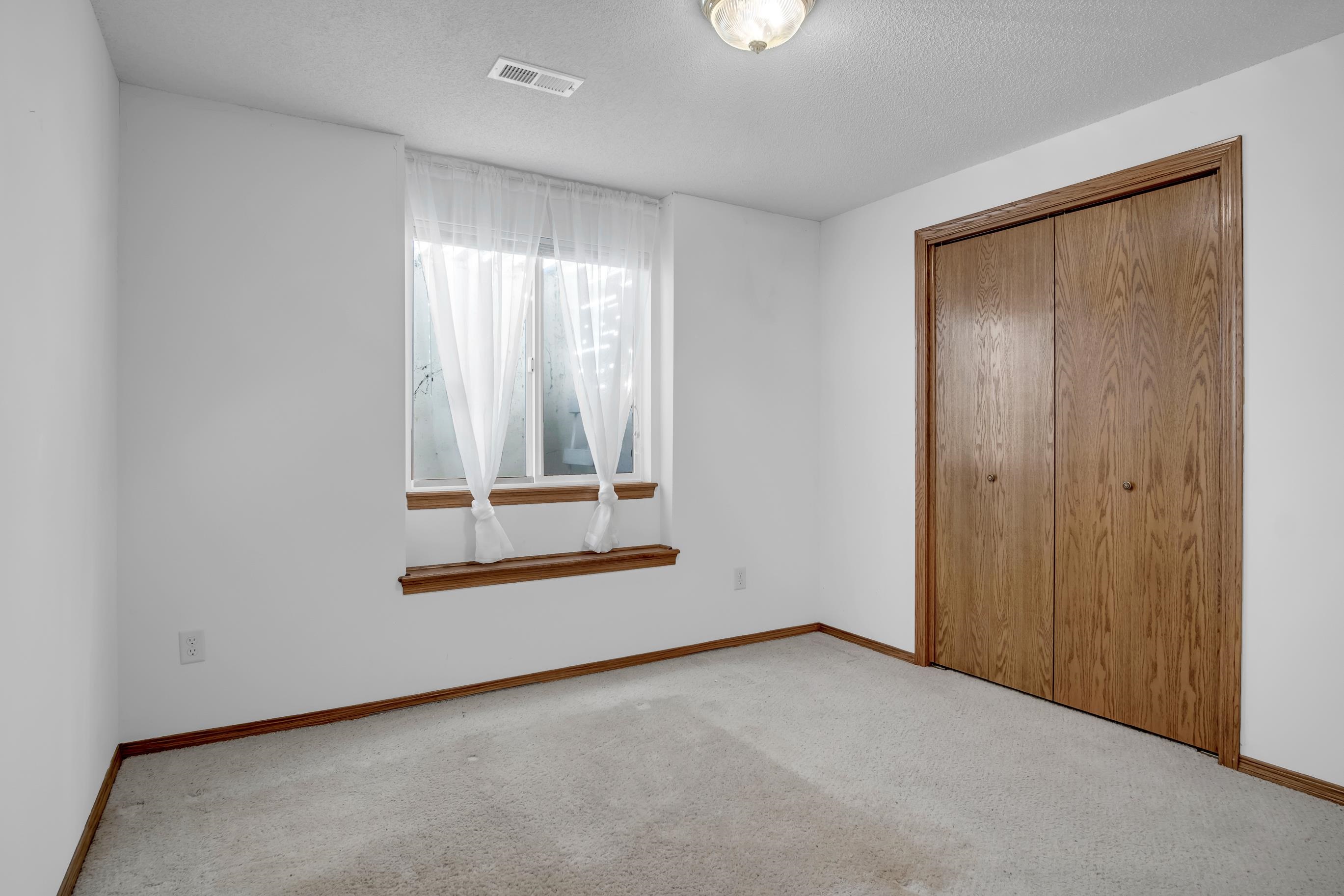 220 Sutton Dr, Newton, Kansas image 33
