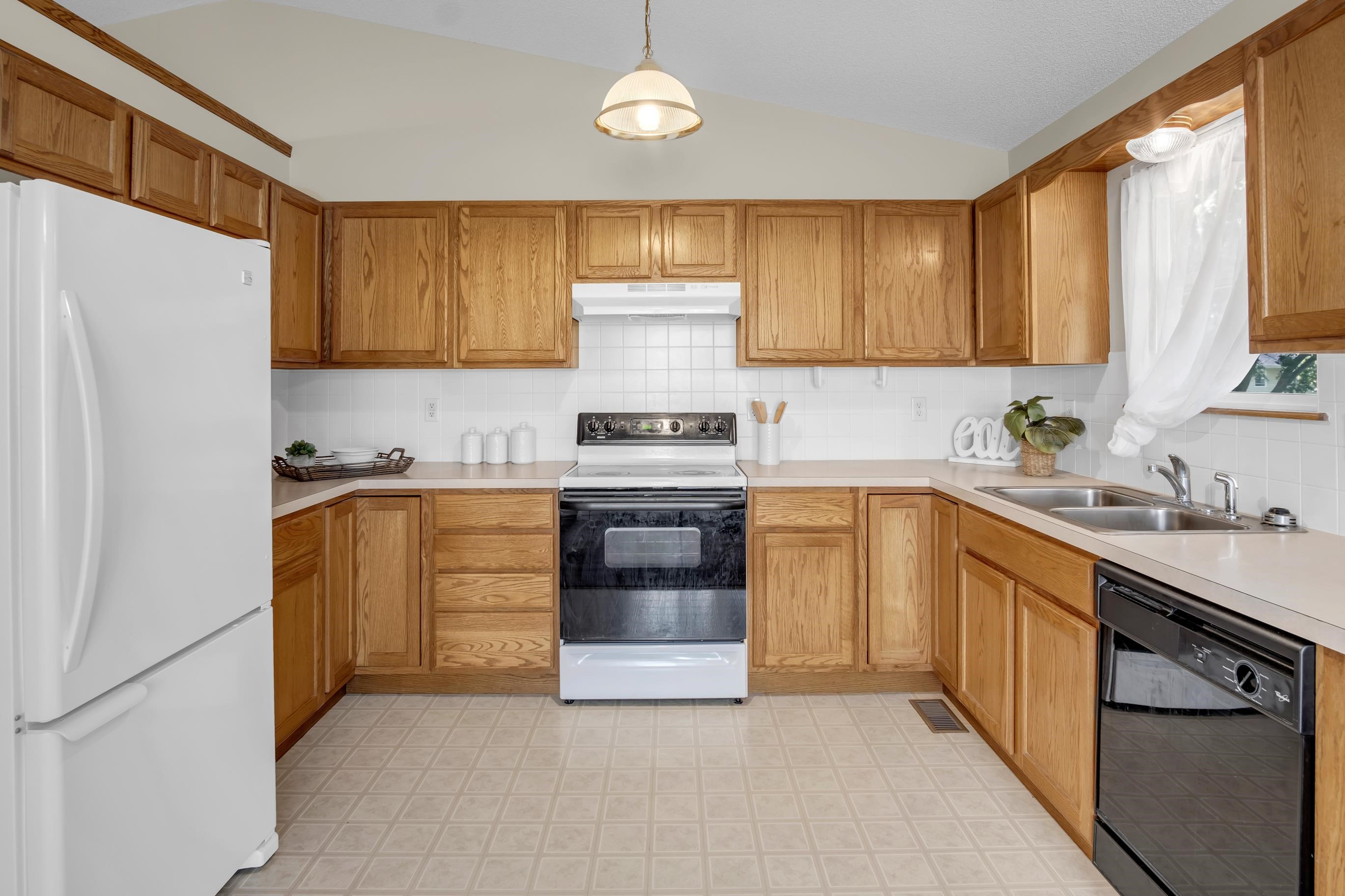 220 Sutton Dr, Newton, Kansas image 19