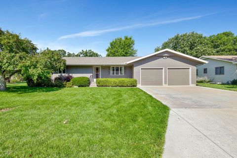 Homes For Sale - 2903 Bluestem Ct<br/> North Newton, KS 67117