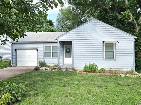Homes For Sale - 320 Mccabe St<br/> Winfield, KS 67156