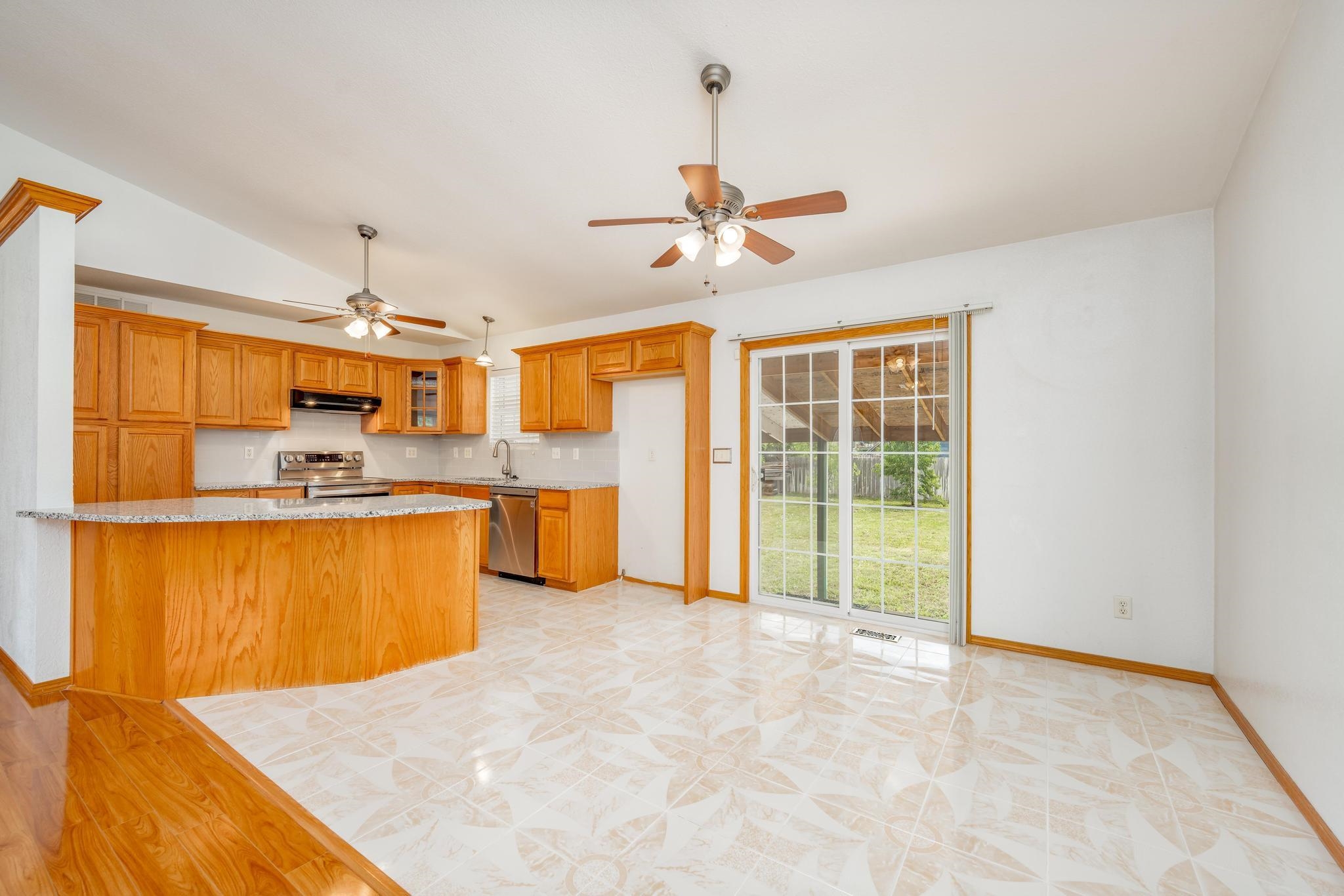 Wichita, Kansas 67207, United States, 4 Bedrooms Bedrooms, ,3 BathroomsBathrooms,Residential,Pending,54282