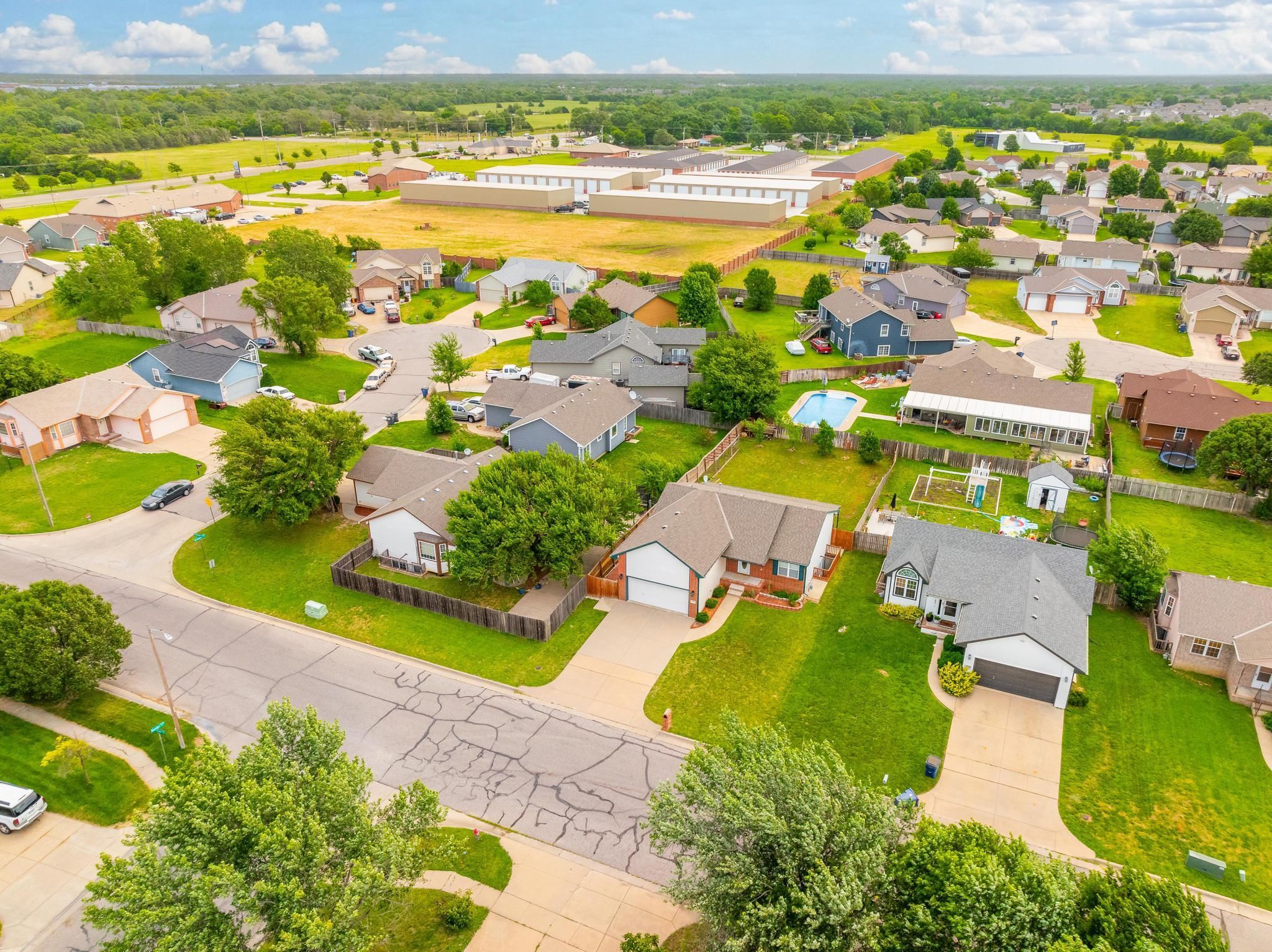 Wichita, Kansas 67207, United States, 4 Bedrooms Bedrooms, ,3 BathroomsBathrooms,Residential,Pending,54282