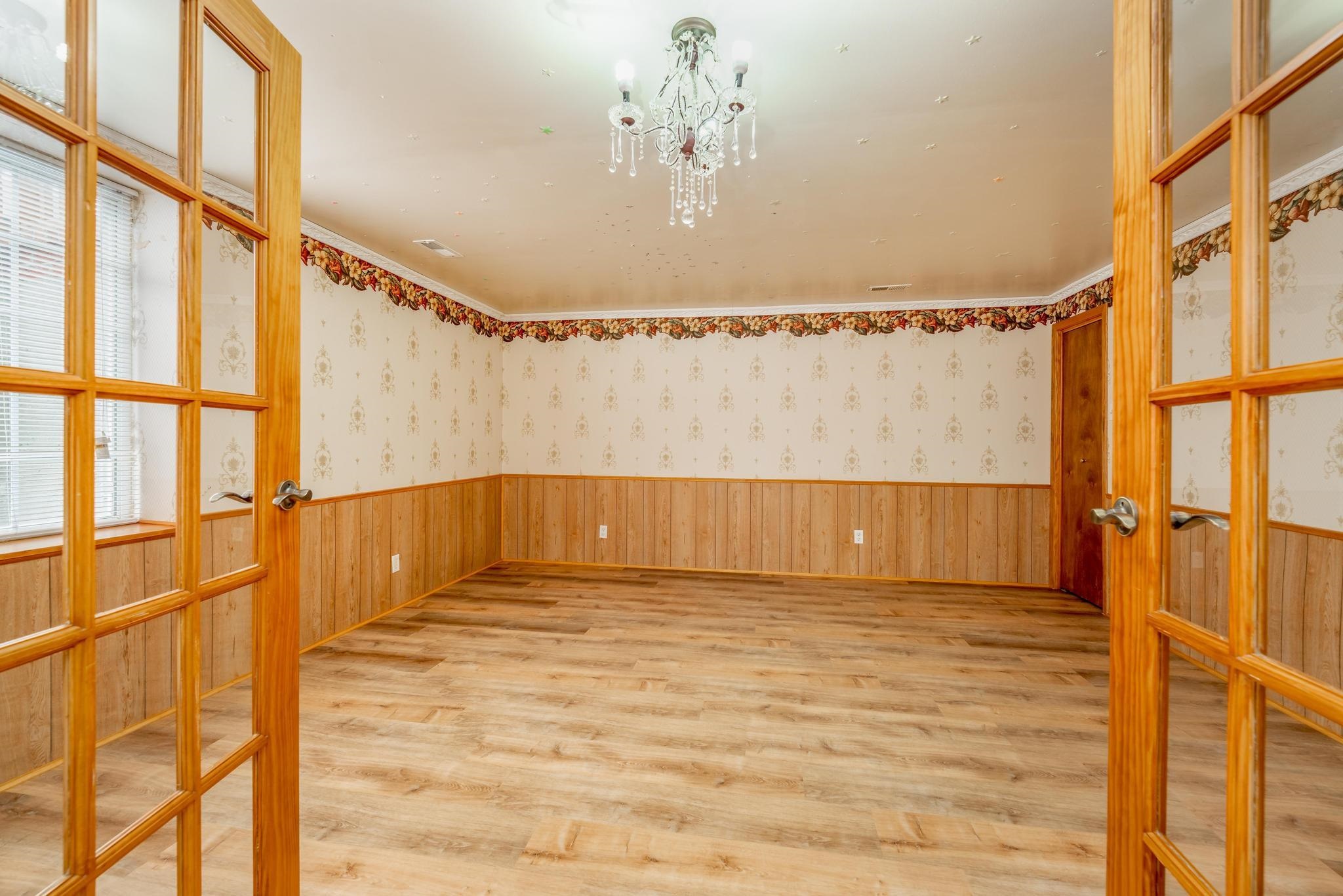 Wichita, Kansas 67207, United States, 4 Bedrooms Bedrooms, ,3 BathroomsBathrooms,Residential,Pending,54282