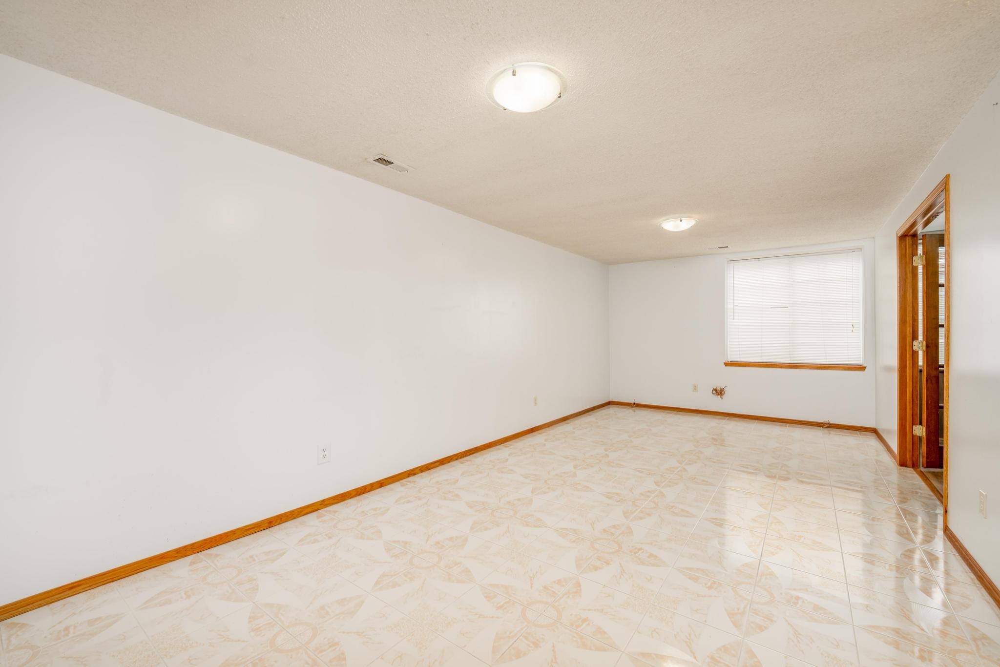 Wichita, Kansas 67207, United States, 4 Bedrooms Bedrooms, ,3 BathroomsBathrooms,Residential,Pending,54282