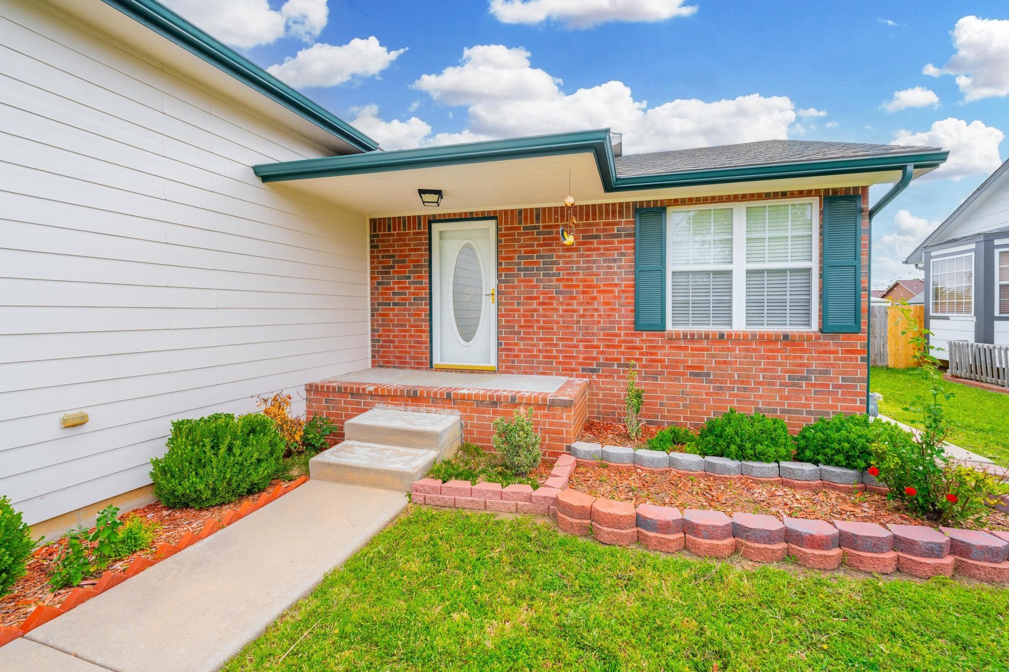 Wichita, Kansas 67207, United States, 4 Bedrooms Bedrooms, ,3 BathroomsBathrooms,Residential,Pending,54282