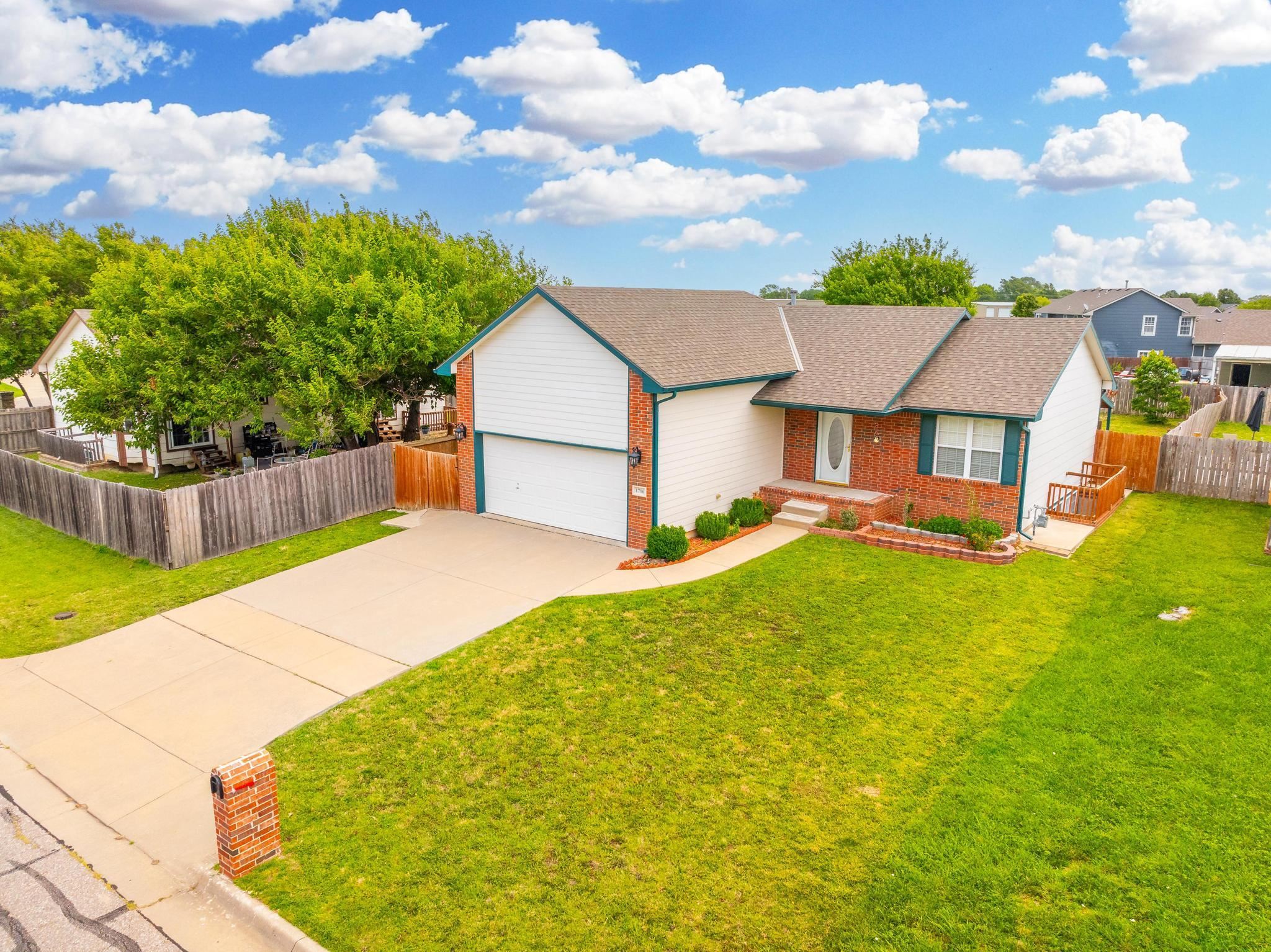 Wichita, Kansas 67207, United States, 4 Bedrooms Bedrooms, ,3 BathroomsBathrooms,Residential,Pending,54282