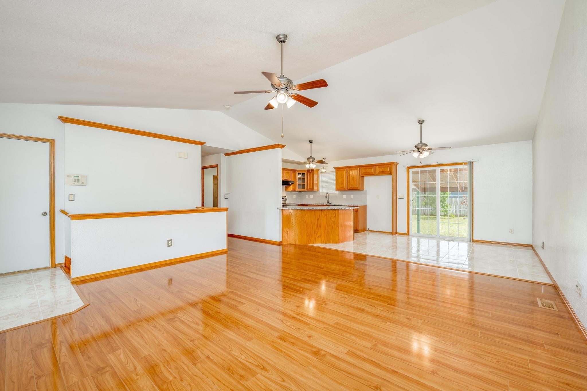 Wichita, Kansas 67207, United States, 4 Bedrooms Bedrooms, ,3 BathroomsBathrooms,Residential,Pending,54282