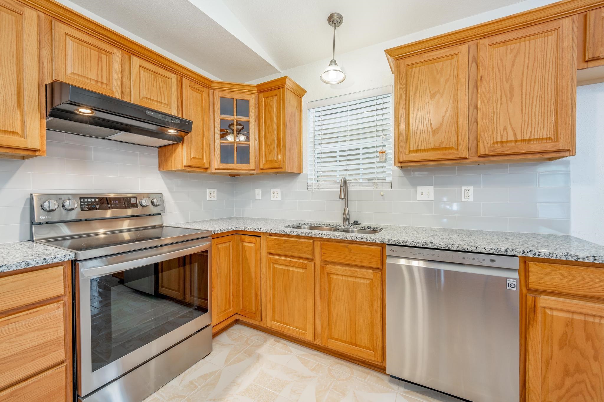 Wichita, Kansas 67207, United States, 4 Bedrooms Bedrooms, ,3 BathroomsBathrooms,Residential,Pending,54282