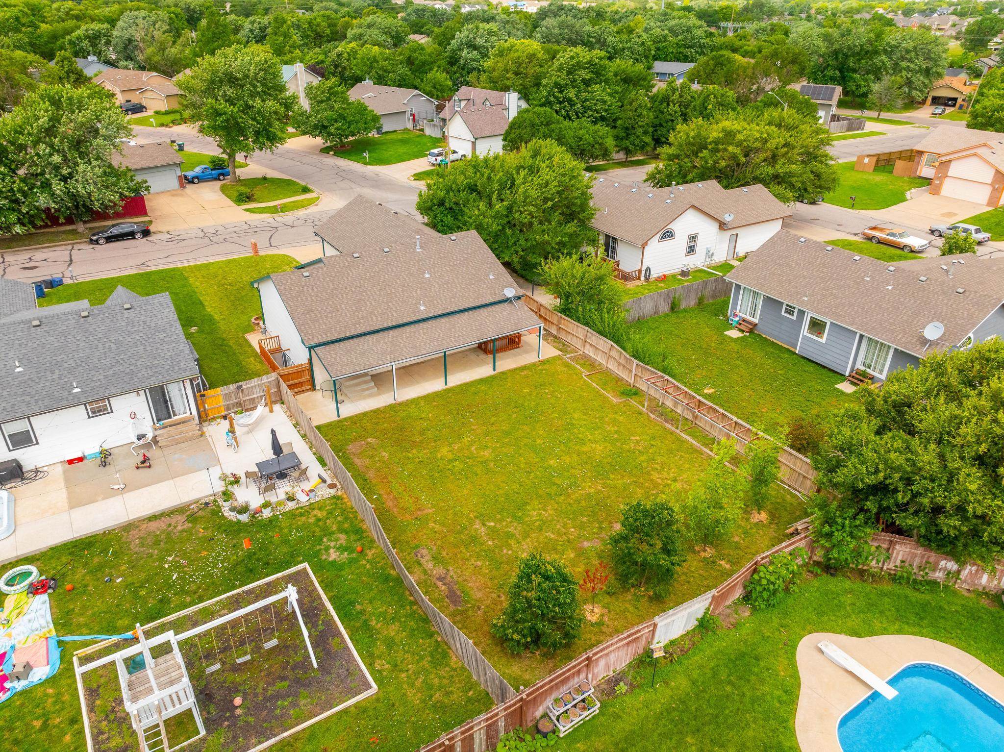 Wichita, Kansas 67207, United States, 4 Bedrooms Bedrooms, ,3 BathroomsBathrooms,Residential,Pending,54282