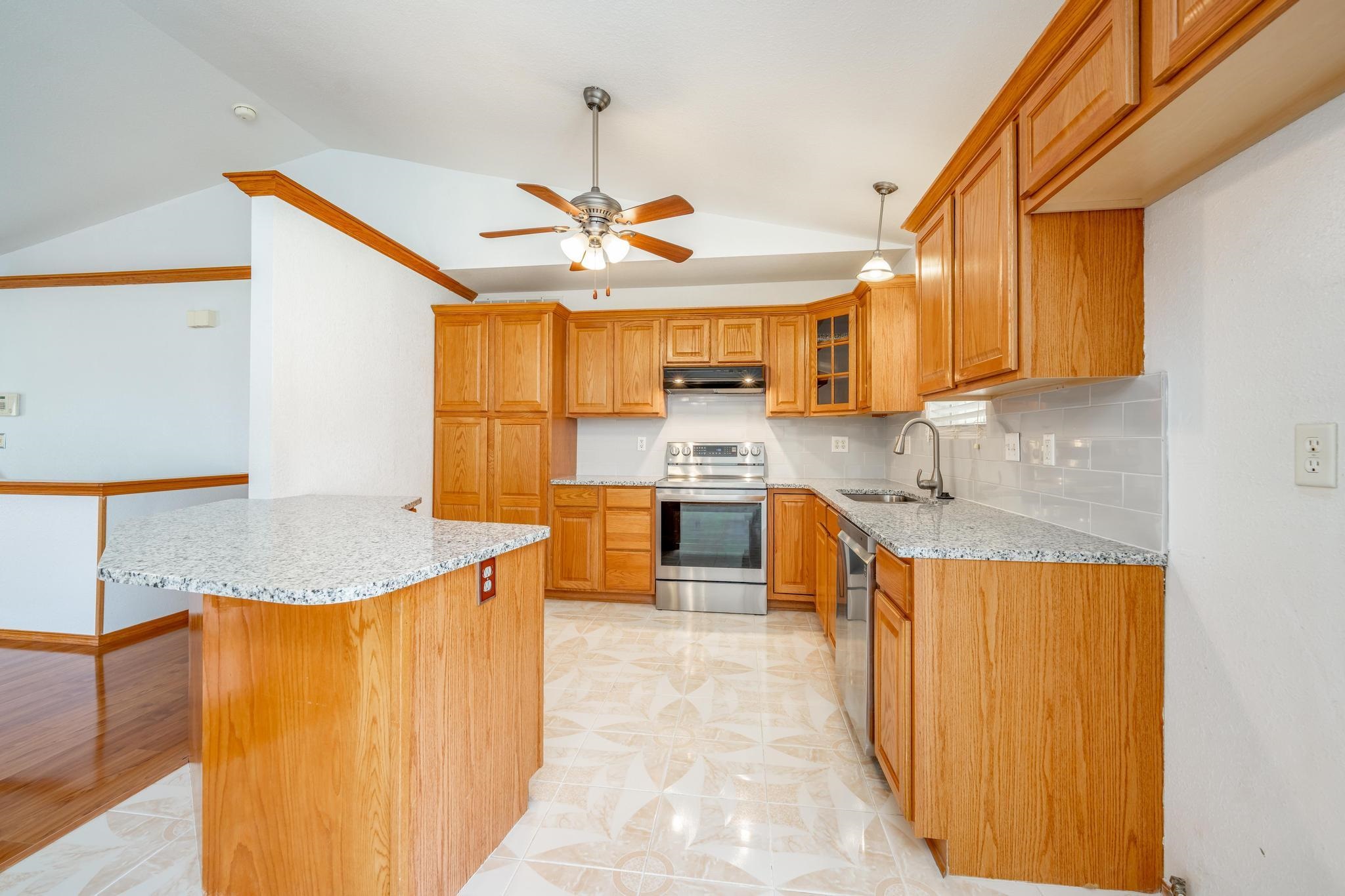 Wichita, Kansas 67207, United States, 4 Bedrooms Bedrooms, ,3 BathroomsBathrooms,Residential,Pending,54282