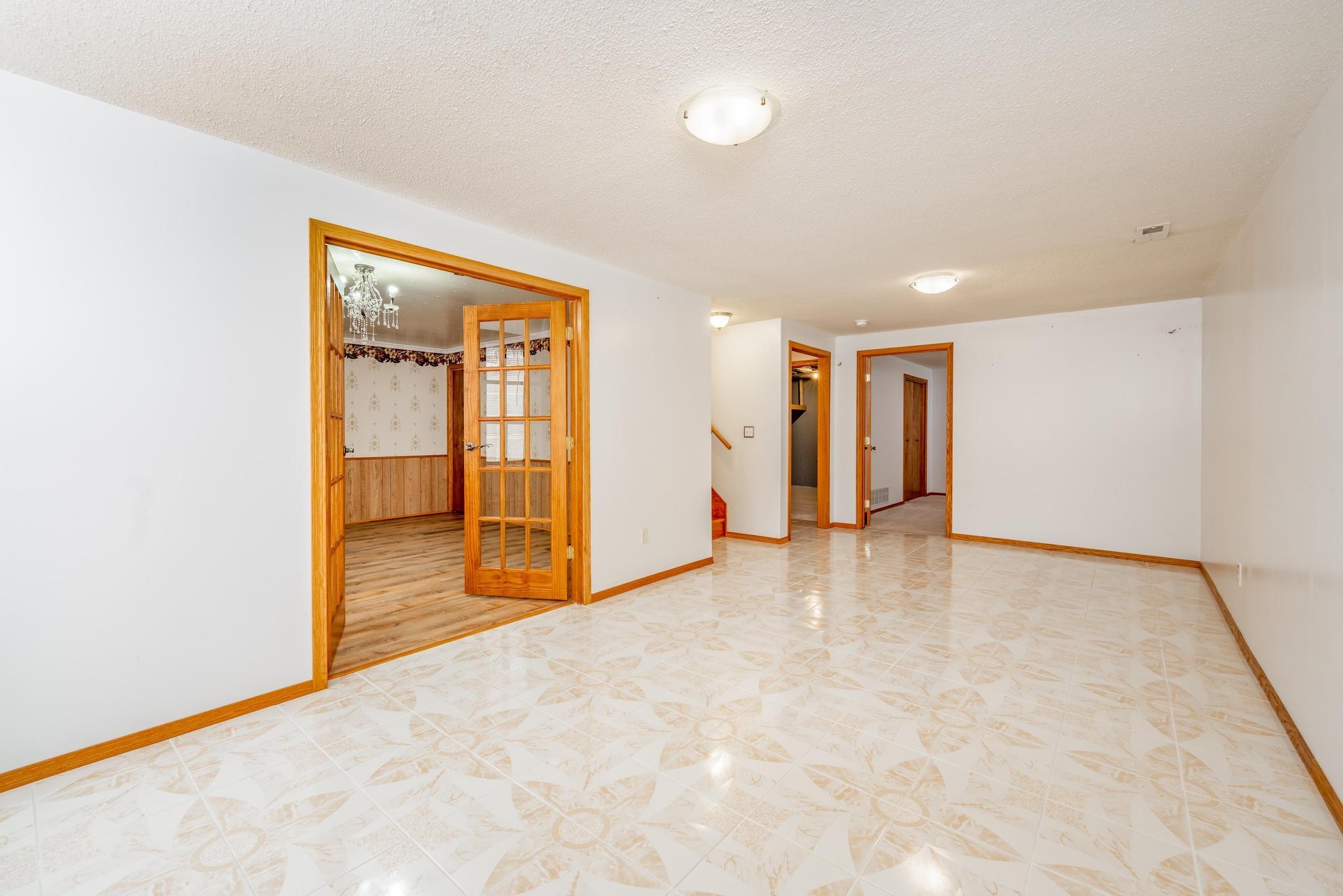 Wichita, Kansas 67207, United States, 4 Bedrooms Bedrooms, ,3 BathroomsBathrooms,Residential,Pending,54282