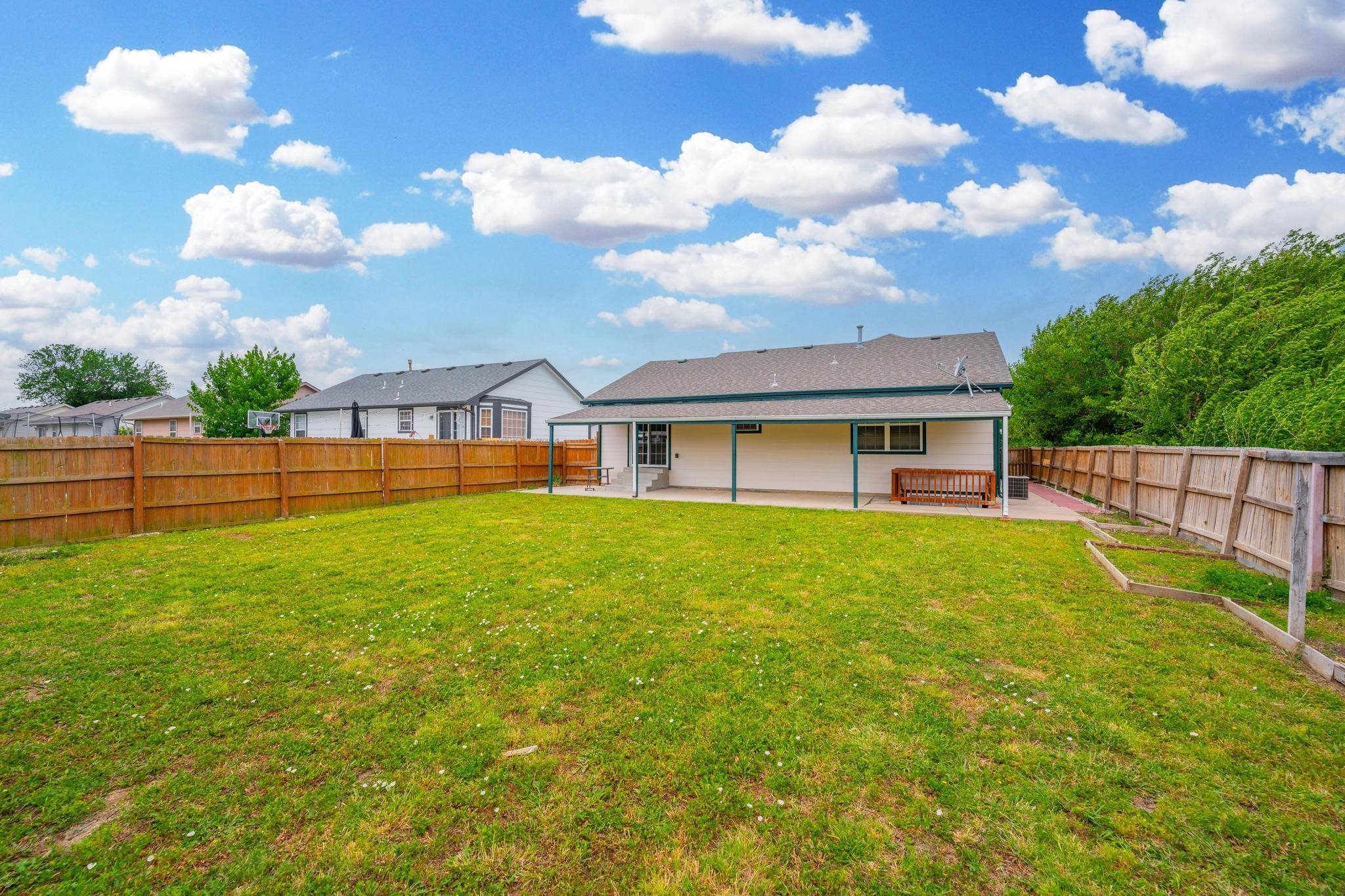 Wichita, Kansas 67207, United States, 4 Bedrooms Bedrooms, ,3 BathroomsBathrooms,Residential,Pending,54282