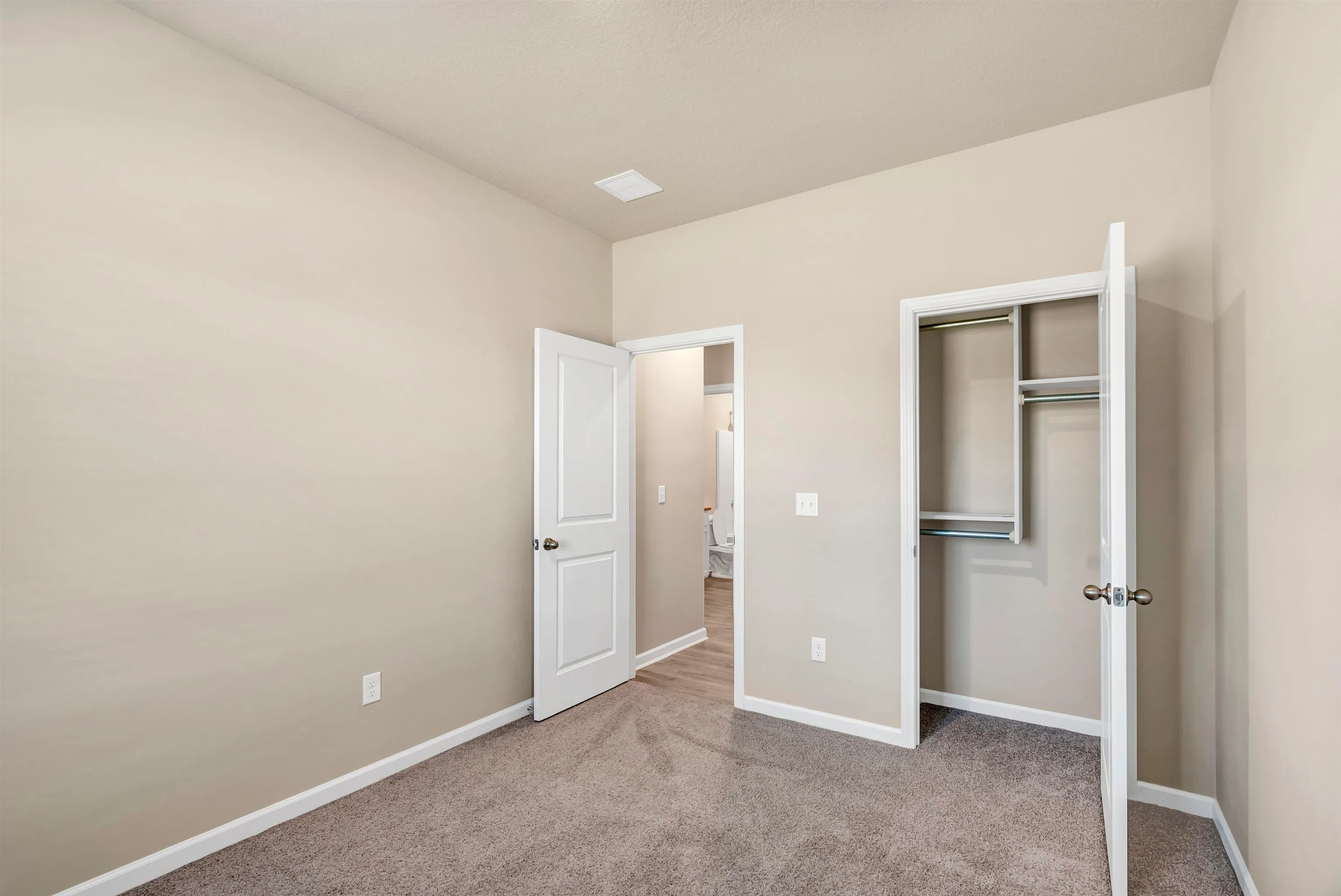 Valley Center, Kansas 67147, United States, 3 Bedrooms Bedrooms, ,2 BathroomsBathrooms,Residential,Pending,47169